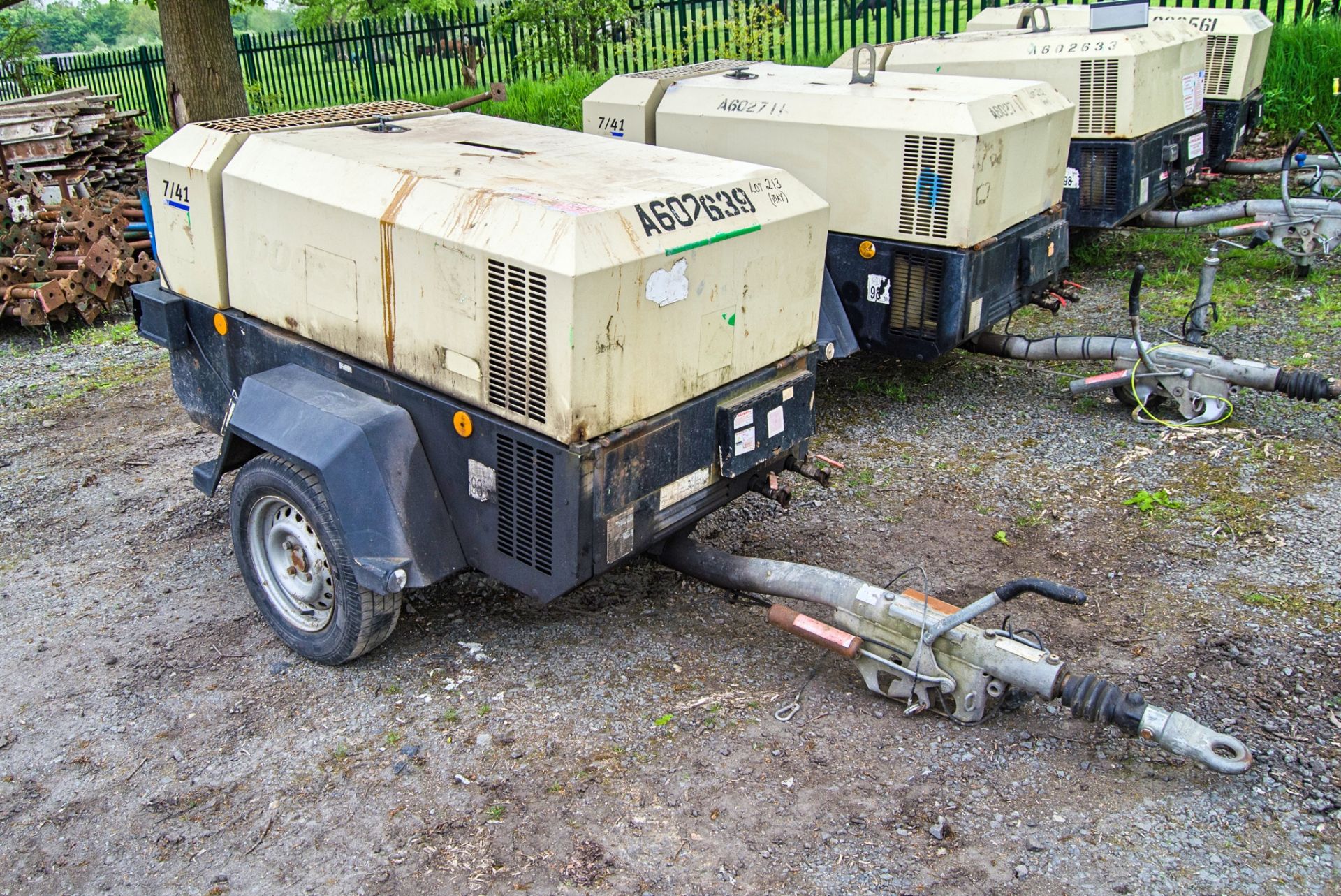 Doosan 741 diesel driven fast tow mobile air compressor Year: 2013 S/N: 432312 Recorded hours: - Image 2 of 9