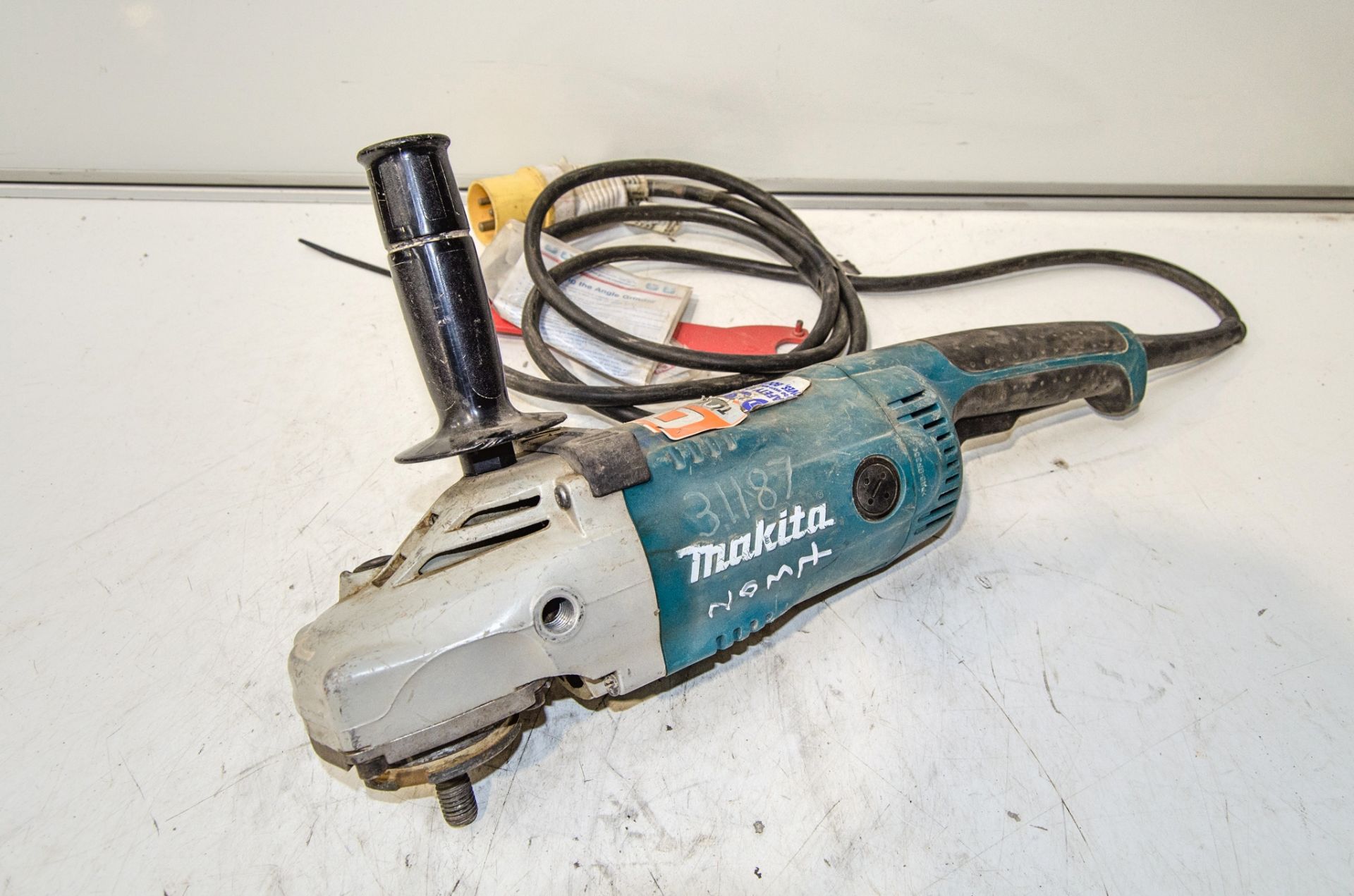 Makita GA9020 110v angle grinder 31187