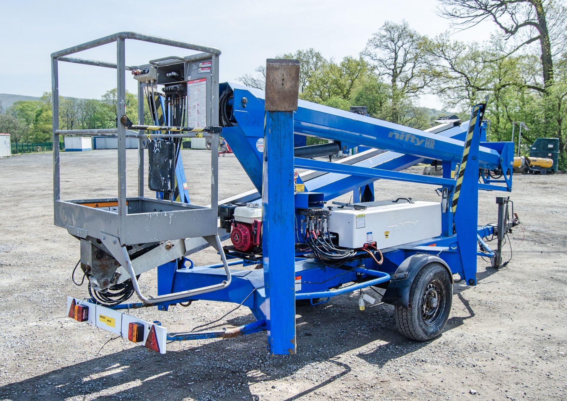 Nifty 170 HPE battery electric/petrol fast tow mobile articulated boom lift access platform Year: - Image 3 of 17