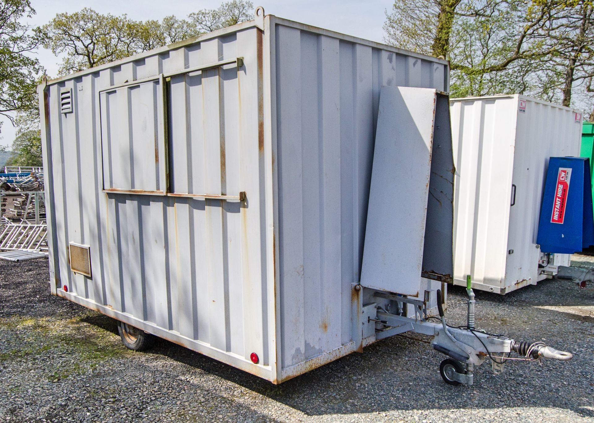 Groundhog 12ft x 8ft steel anti-vandal mobile welfare site unit Comprising of: canteen area, - Image 2 of 12