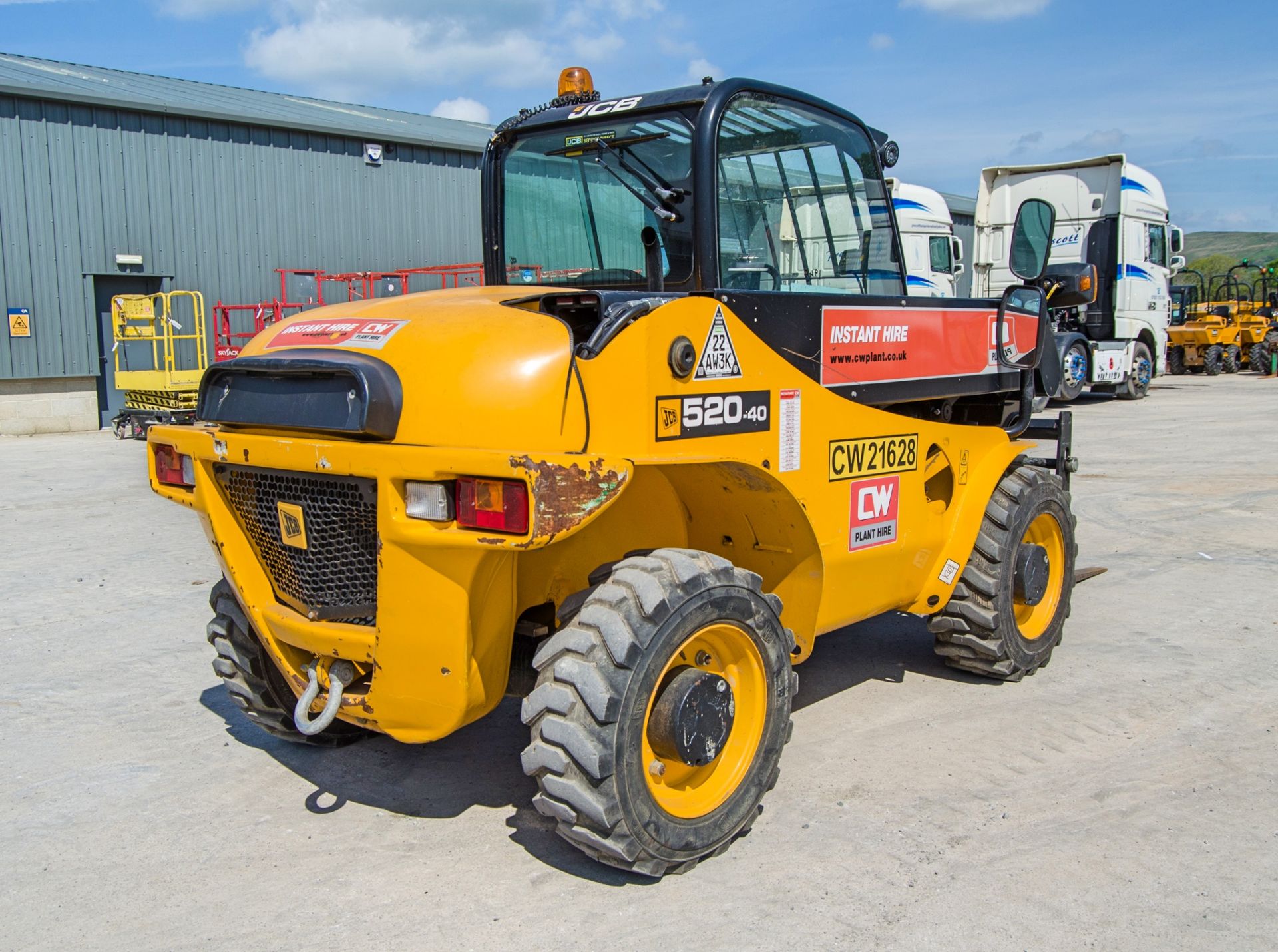 JCB 520-40 4 metre telescopic handler Year:2019 S/N: 2799255 Recorded Hours: 616 CW21628 - Image 3 of 22