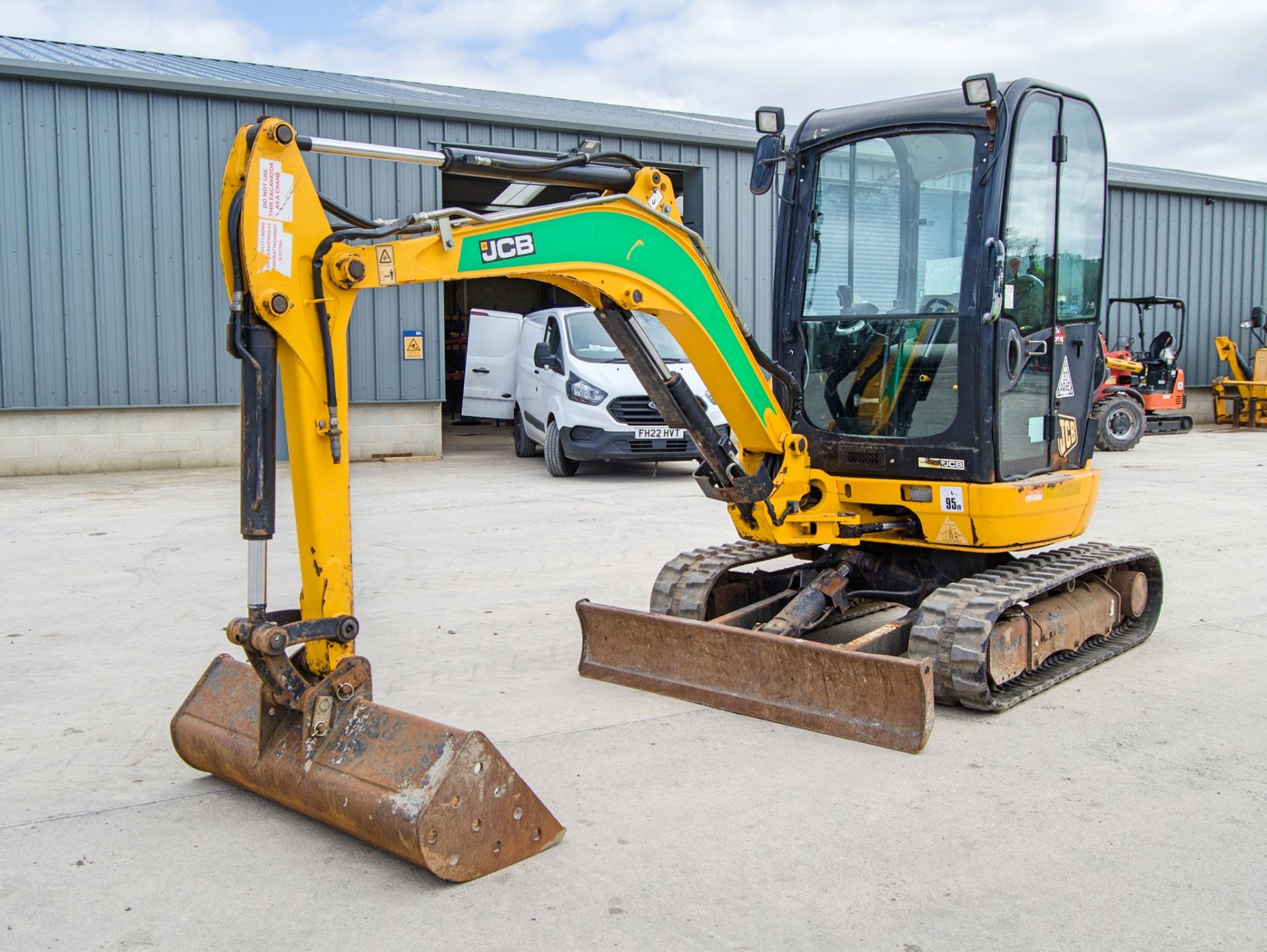 JCB 8025 2.5 tonne rubber tracked mini excavator Year: 2017 S/N: 2227698 Recorded Hours: 1986 blade,