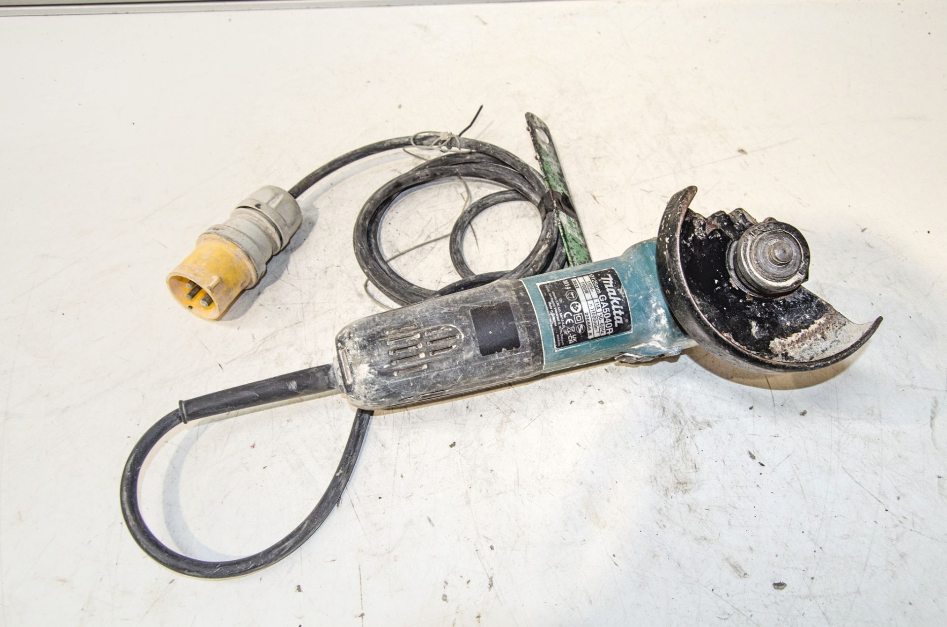 Makita GA5040R 110v angle grinder A1280566 - Image 2 of 2