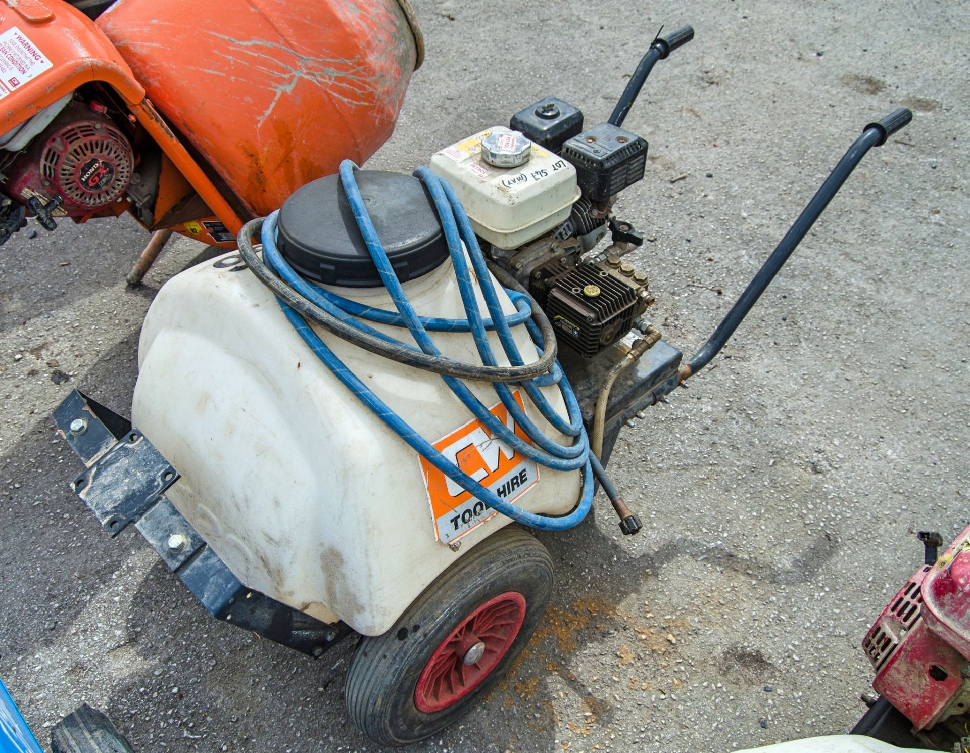 Taskman petrol driven pressure washer bowser c/w hose 51106 ** No lance & pull cord missing ** - Image 2 of 3