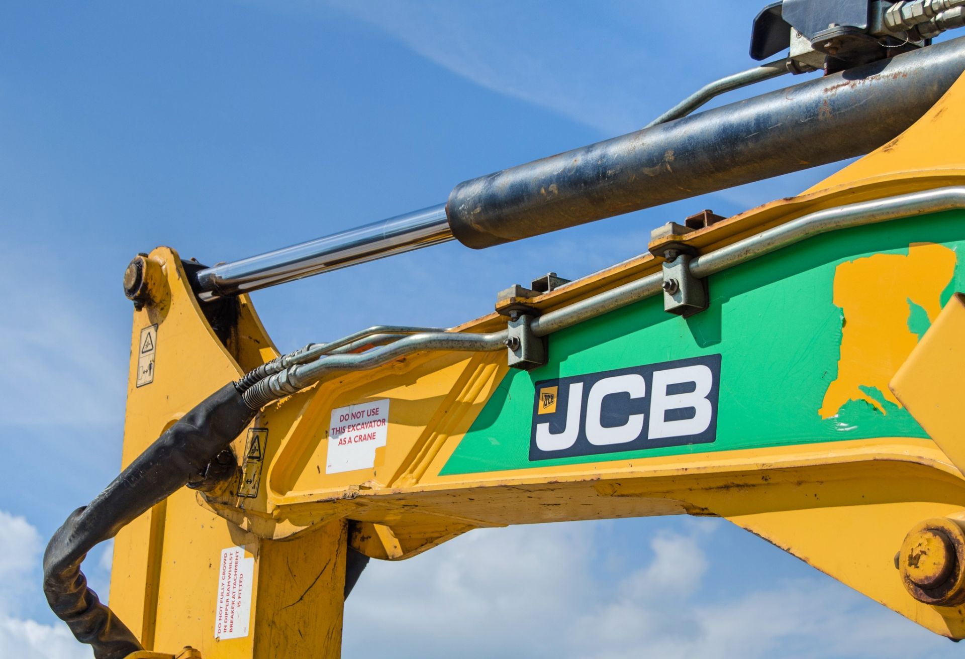 JCB 65R-1 6.5 tonne rubber tracked excavator Year: 2015 S/N: 1914100 Recorded Hours: 714 blade, - Image 16 of 24