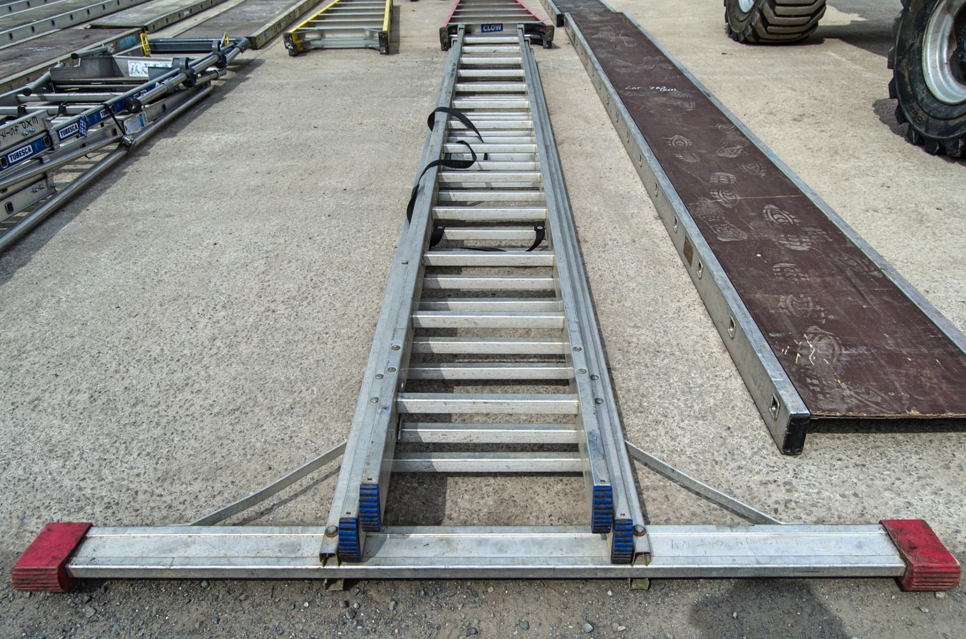 Clow 3 stage aluminium ladder A713440