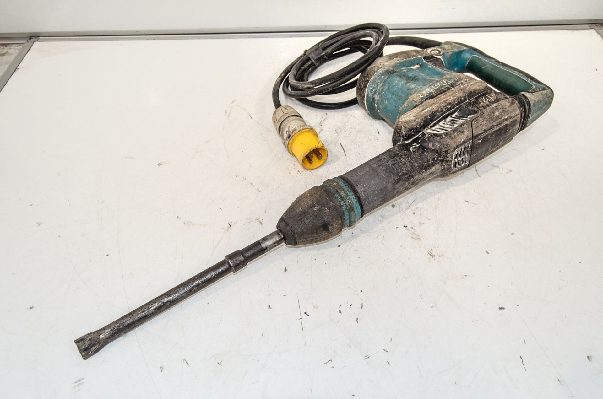 Makita HM0871C 110v SDS rotary hammer drill 08182102 - Image 2 of 2