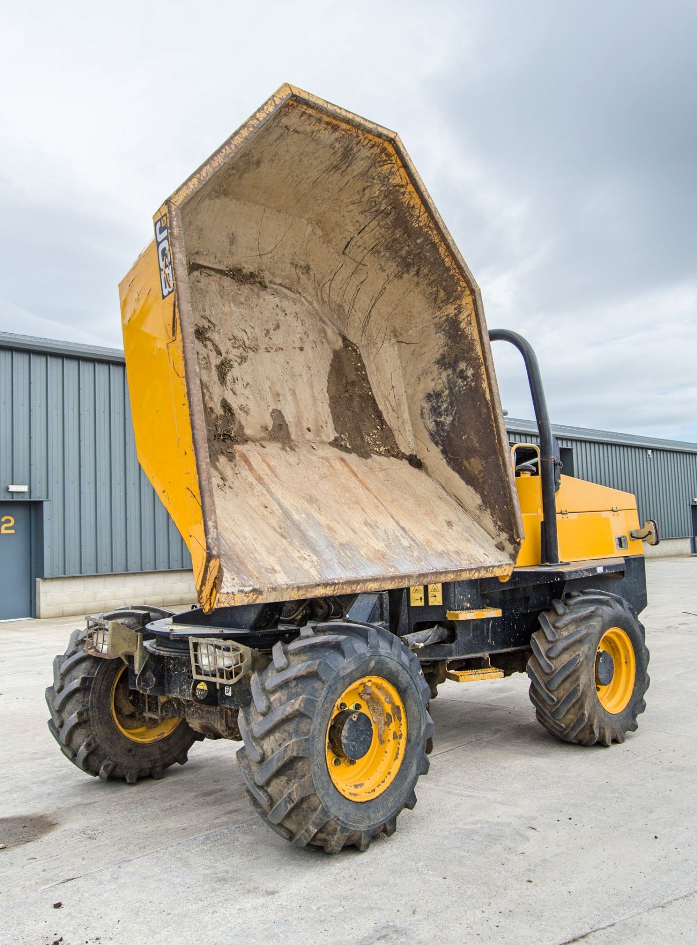 JCB 6 tonne swivel skip dumper Year: 2016 S/N: EGGRL0378 Recorded Hours: 1629 A727201 - Image 9 of 22