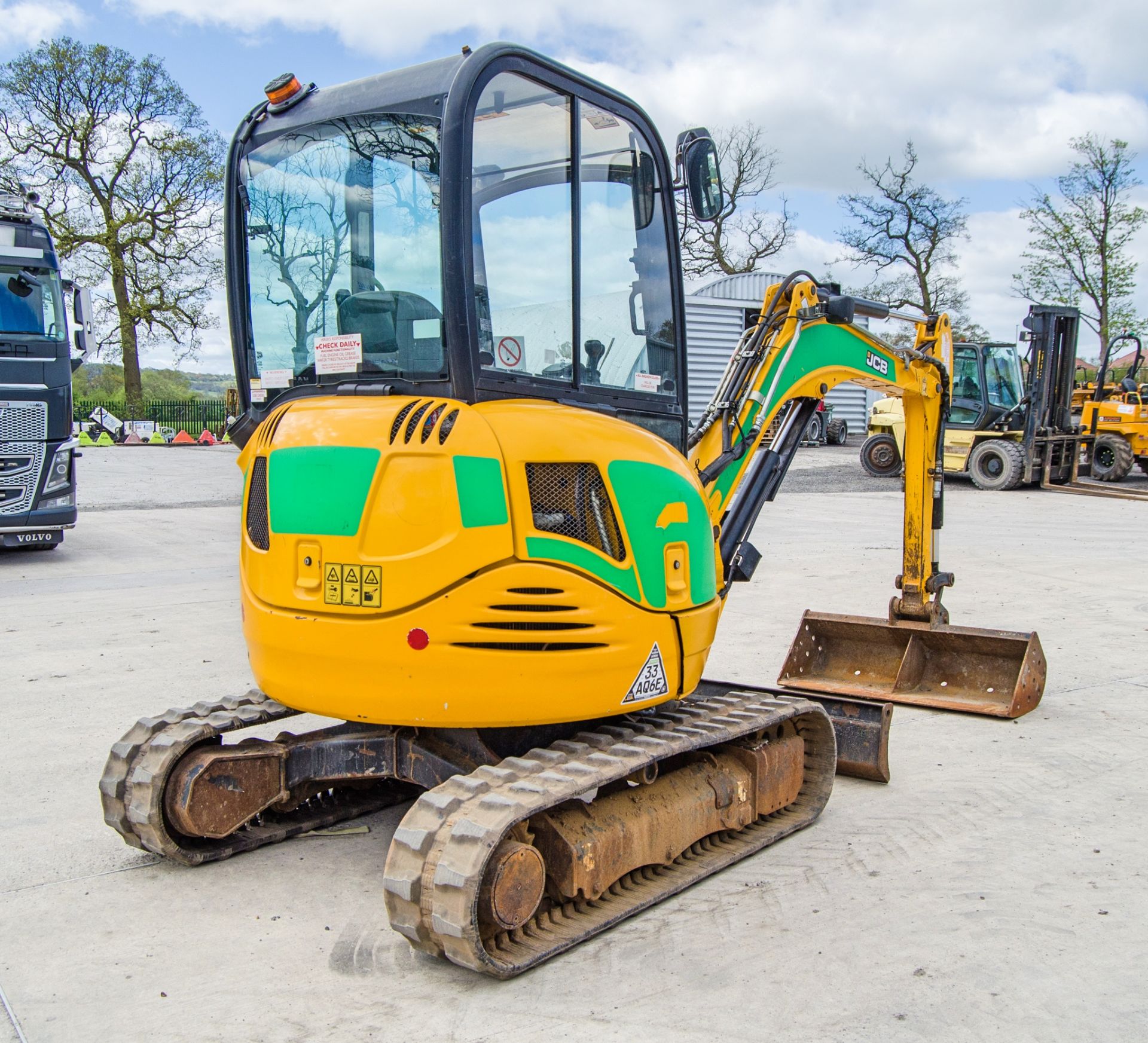 JCB 8025 2.5 tonne rubber tracked mini excavator Year: 2017 S/N: 2227698 Recorded Hours: 1986 blade, - Image 3 of 25