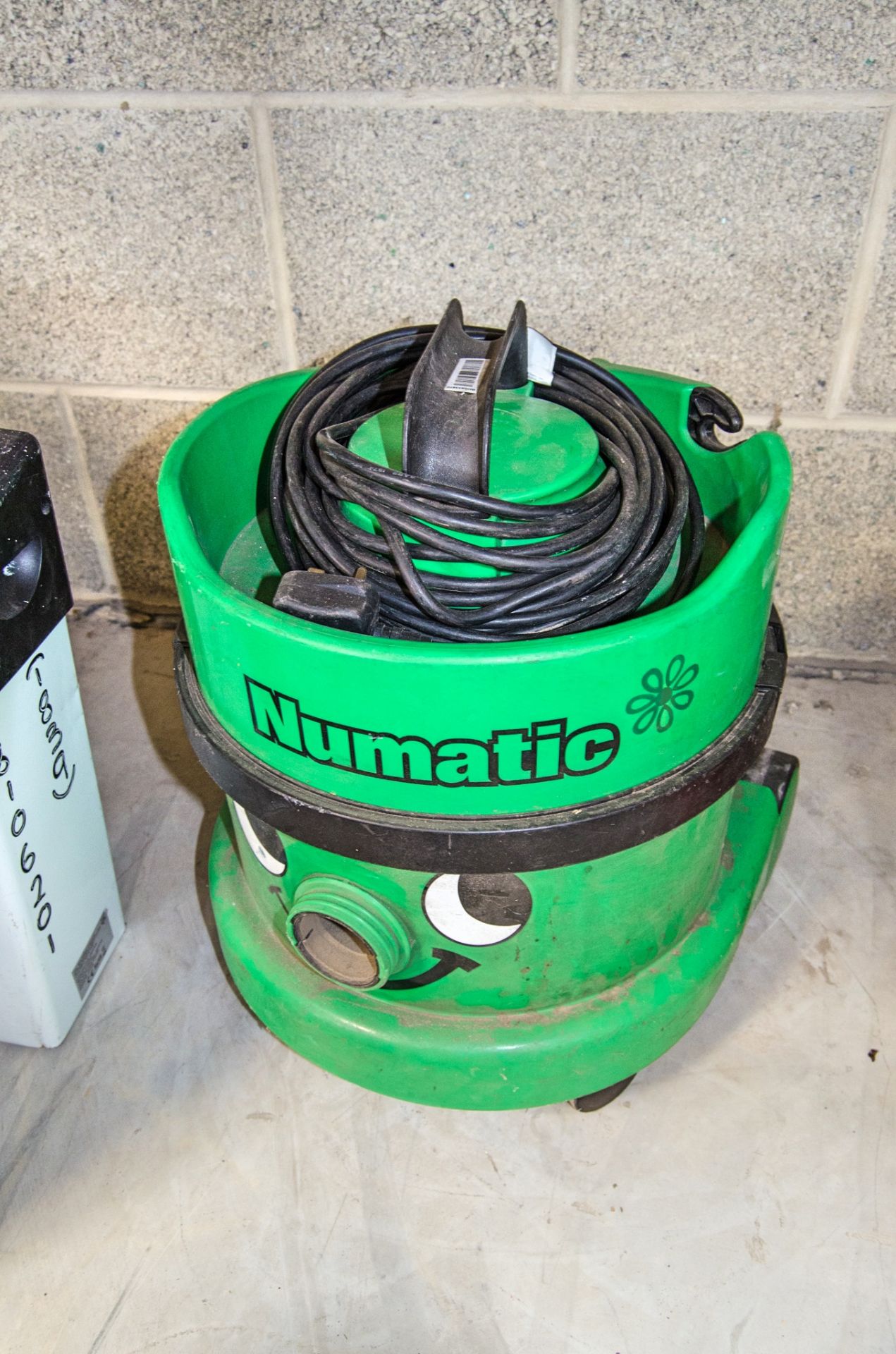 Numatic NSP200 240v vacuum cleaner ** No hose ** 2330150