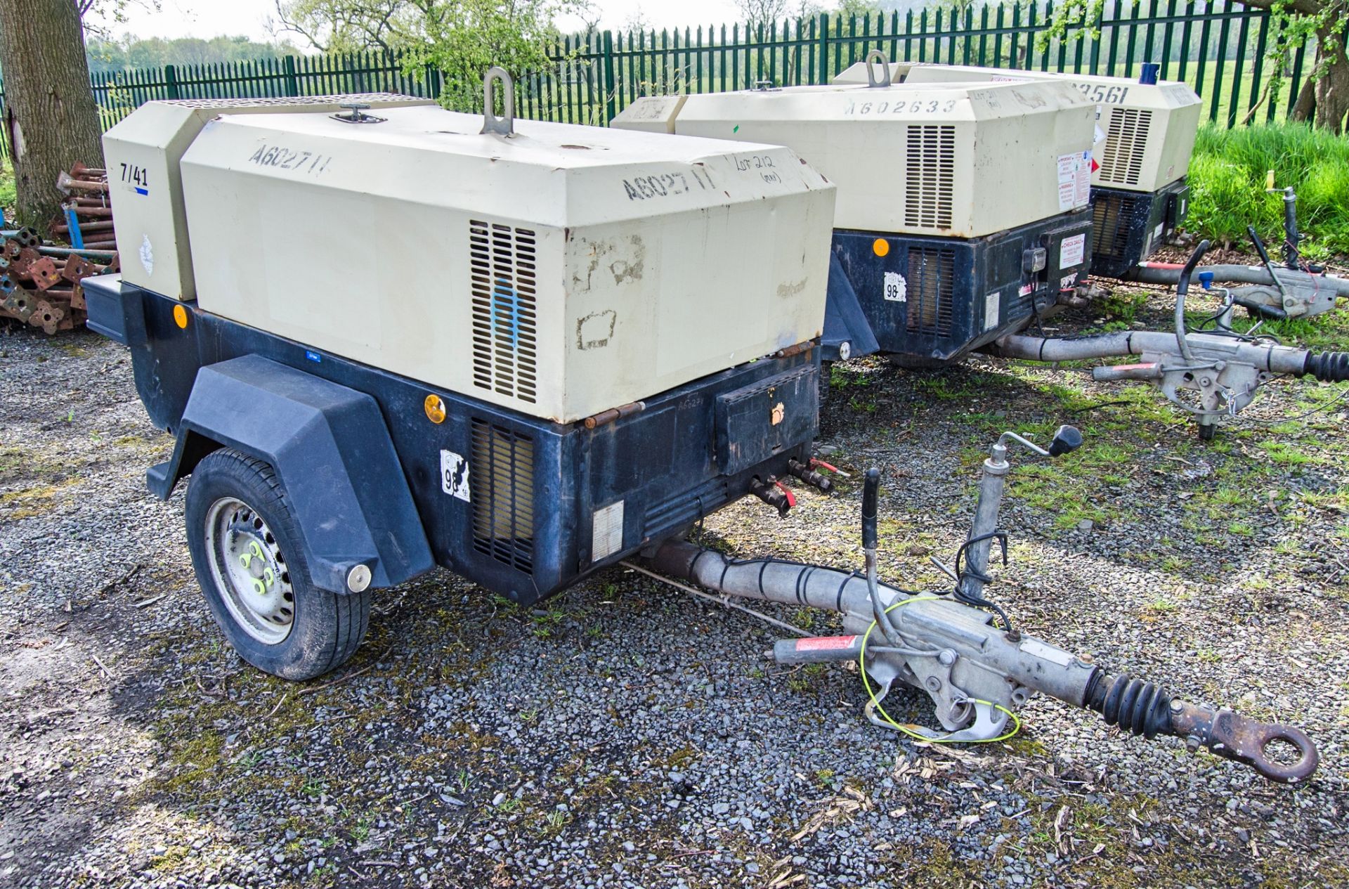 Doosan 741 diesel driven fast tow mobile air compressor Year: 2013 S/N: 432032 Recorded Hours: - Image 2 of 11