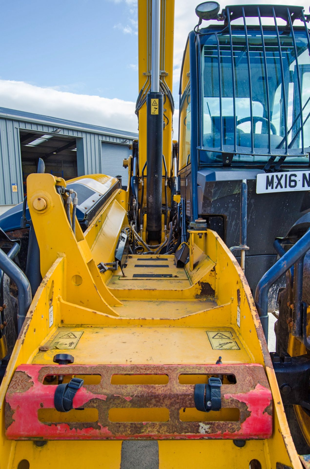 JCB 540-170 T4 IV 17 metre telescopic handler Year: 2016 S/N: 2465019 Recorded Hours: 4224 c/w - Image 12 of 27