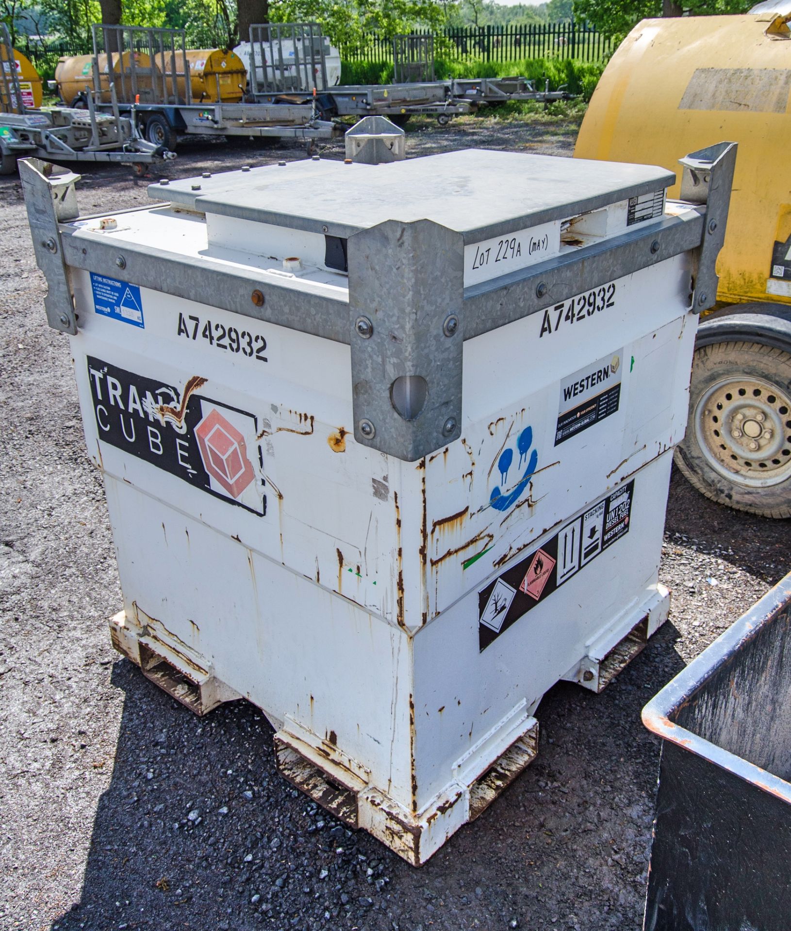 Western Transcube 910 litre static bunded fuel bowser c/w manual pump, delivery hose & nozzle - Image 2 of 5