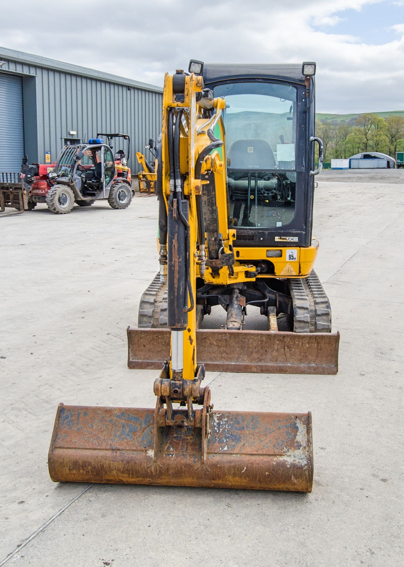 JCB 8025 2.5 tonne rubber tracked mini excavator Year: 2017 S/N: 2227698 Recorded Hours: 1986 blade, - Image 5 of 25