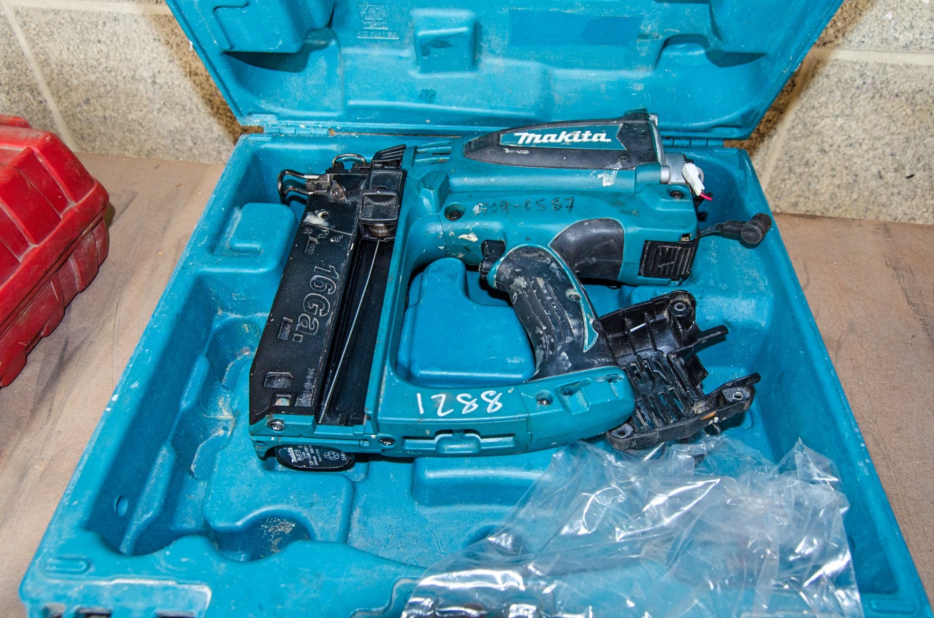 Makita GF600 nail gun c/w battery and carry case ** Parts dismantled and no charger ** 19090587