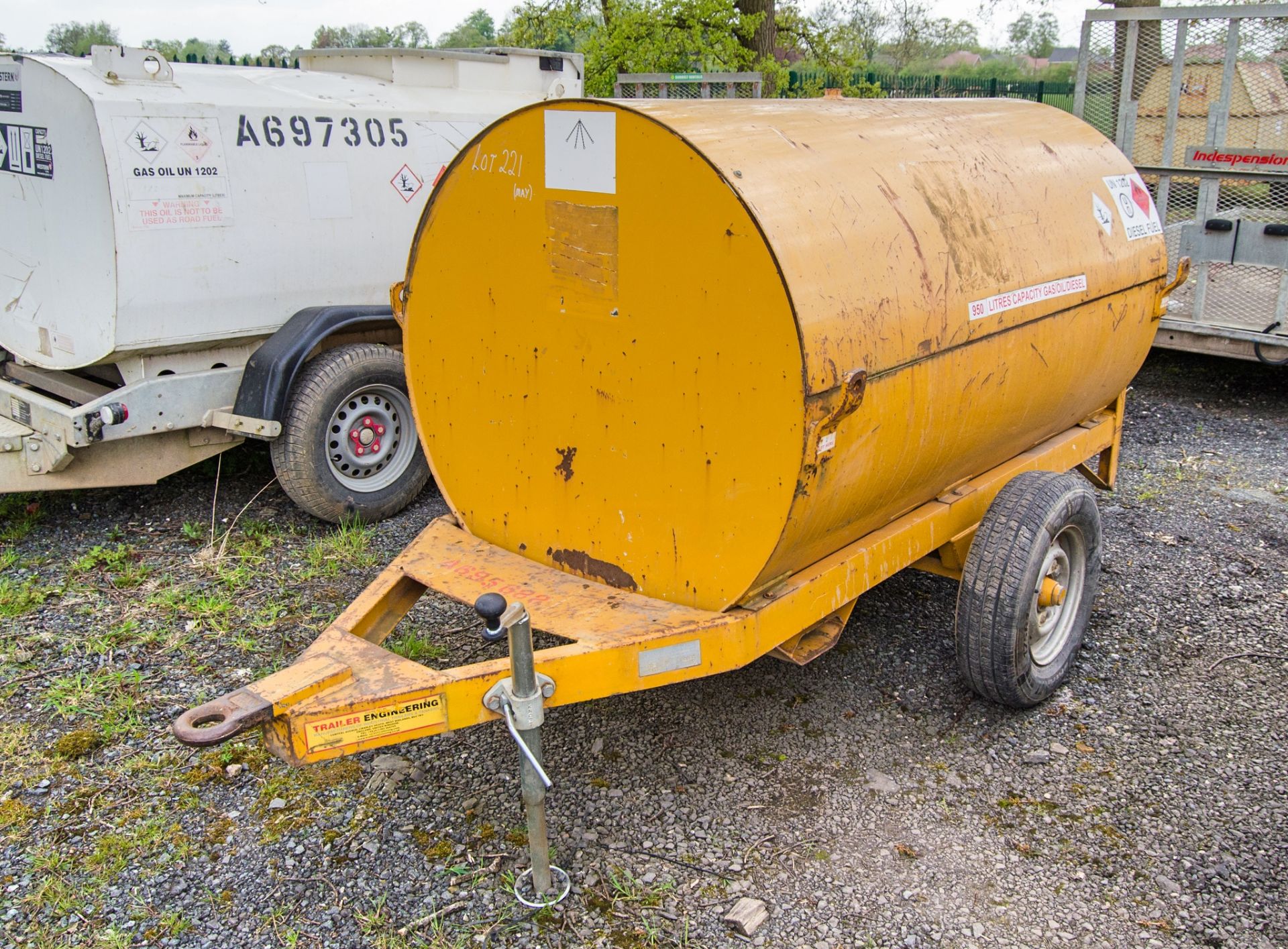 Trailer Engineering 950 litre single axle site tow mobile bunded fuel bowser c/w manual pump,