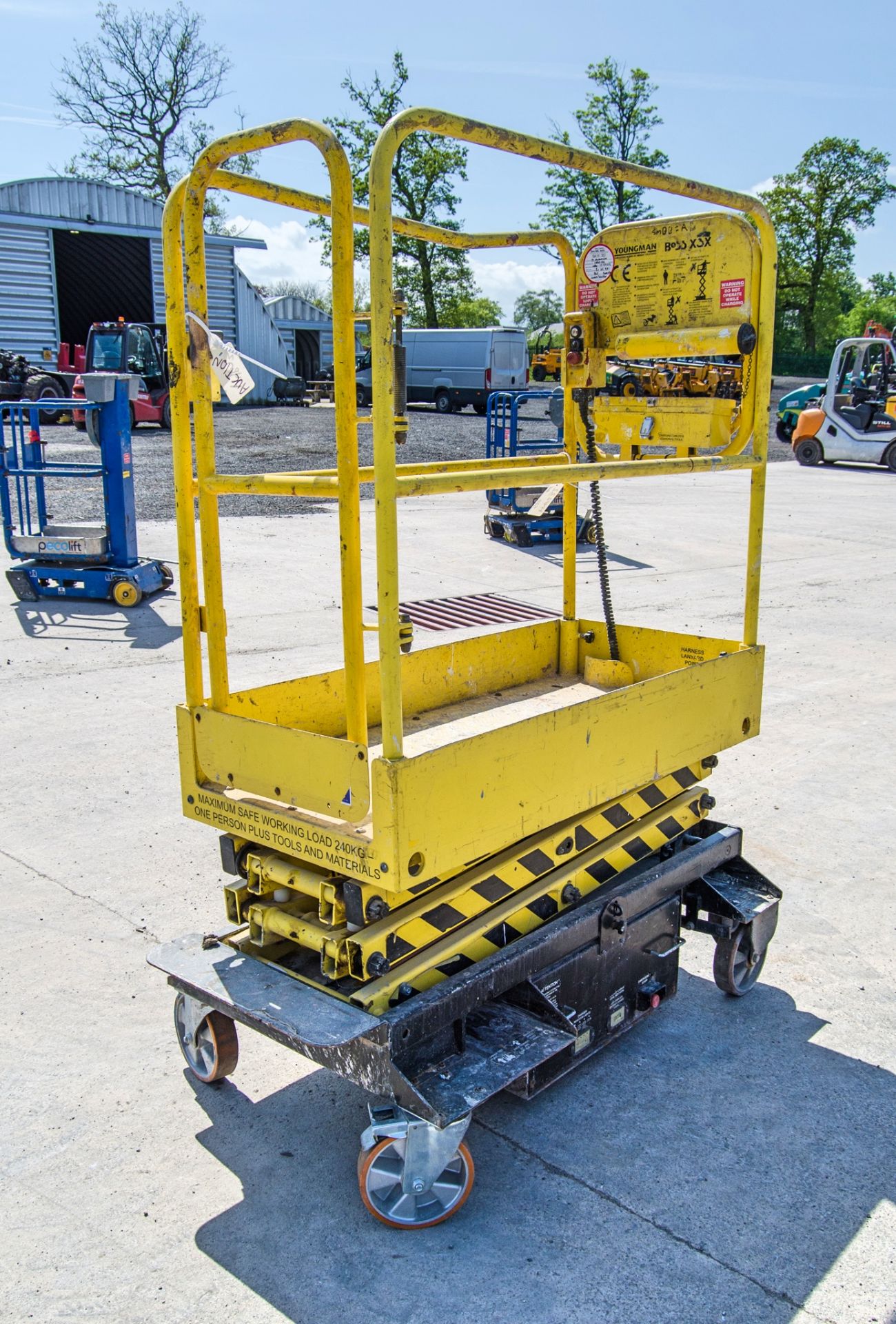 Youngman Boss X3X battery electric push around scissor lift access platform Year: 2012 S/N: 32086 - Image 3 of 9