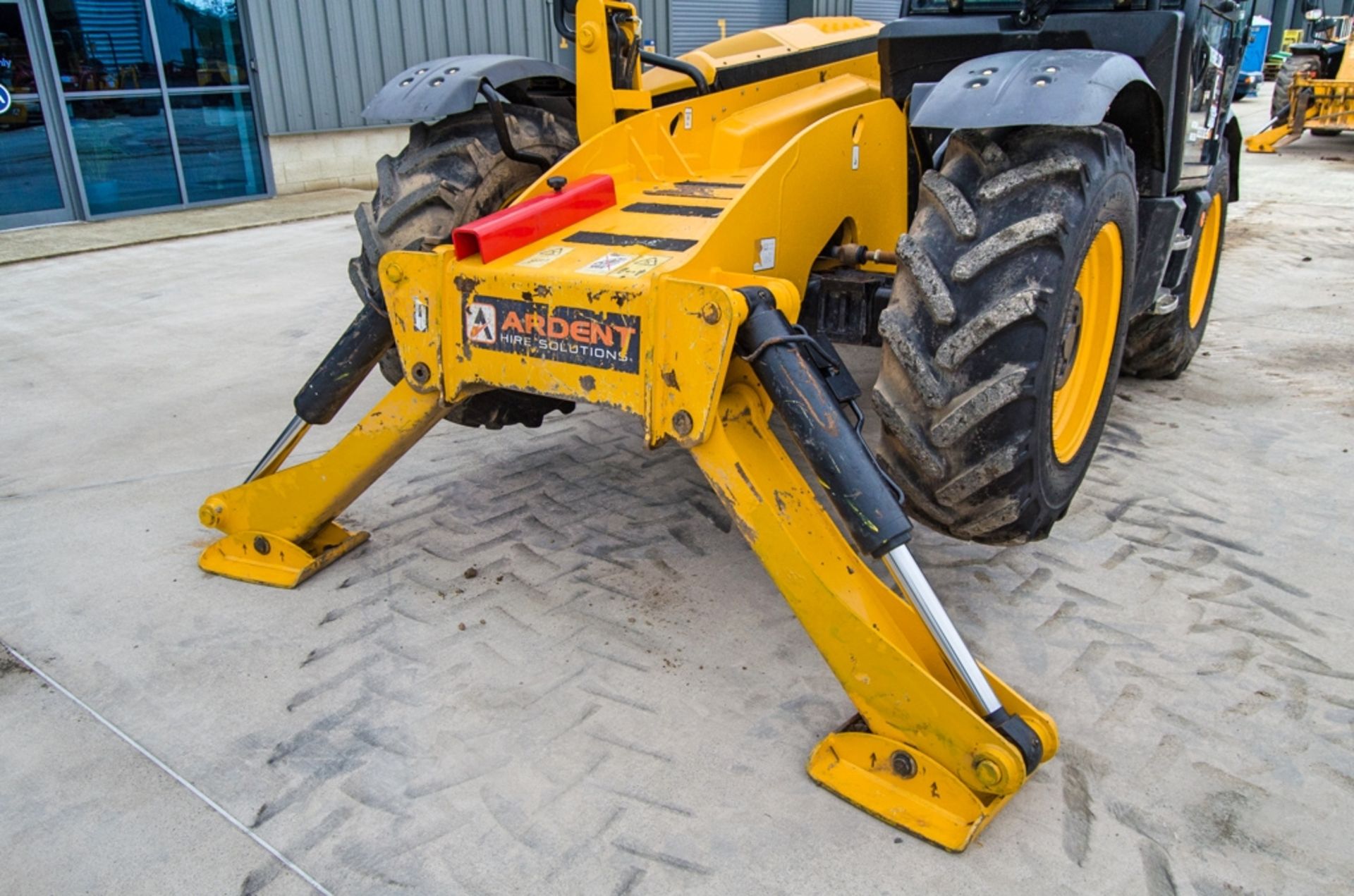 JCB 540-140 Hi-Viz T4 IV 14 metre telescopic handler Year: 2019 S/N: 2792099 Recorded Hours: 6030 - Image 11 of 26