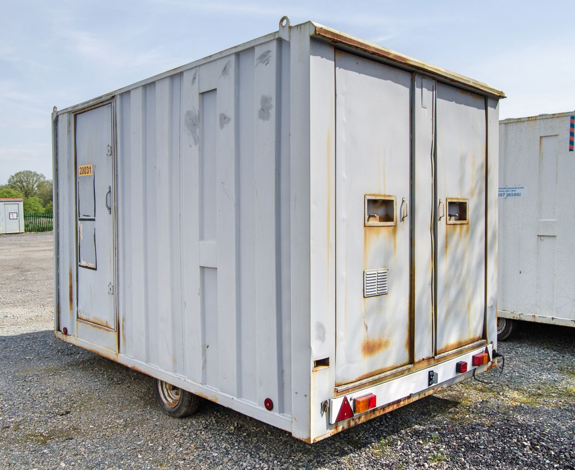 Groundhog 12ft x 8ft steel anti-vandal mobile welfare site unit Comprising of: canteen area, - Image 4 of 12