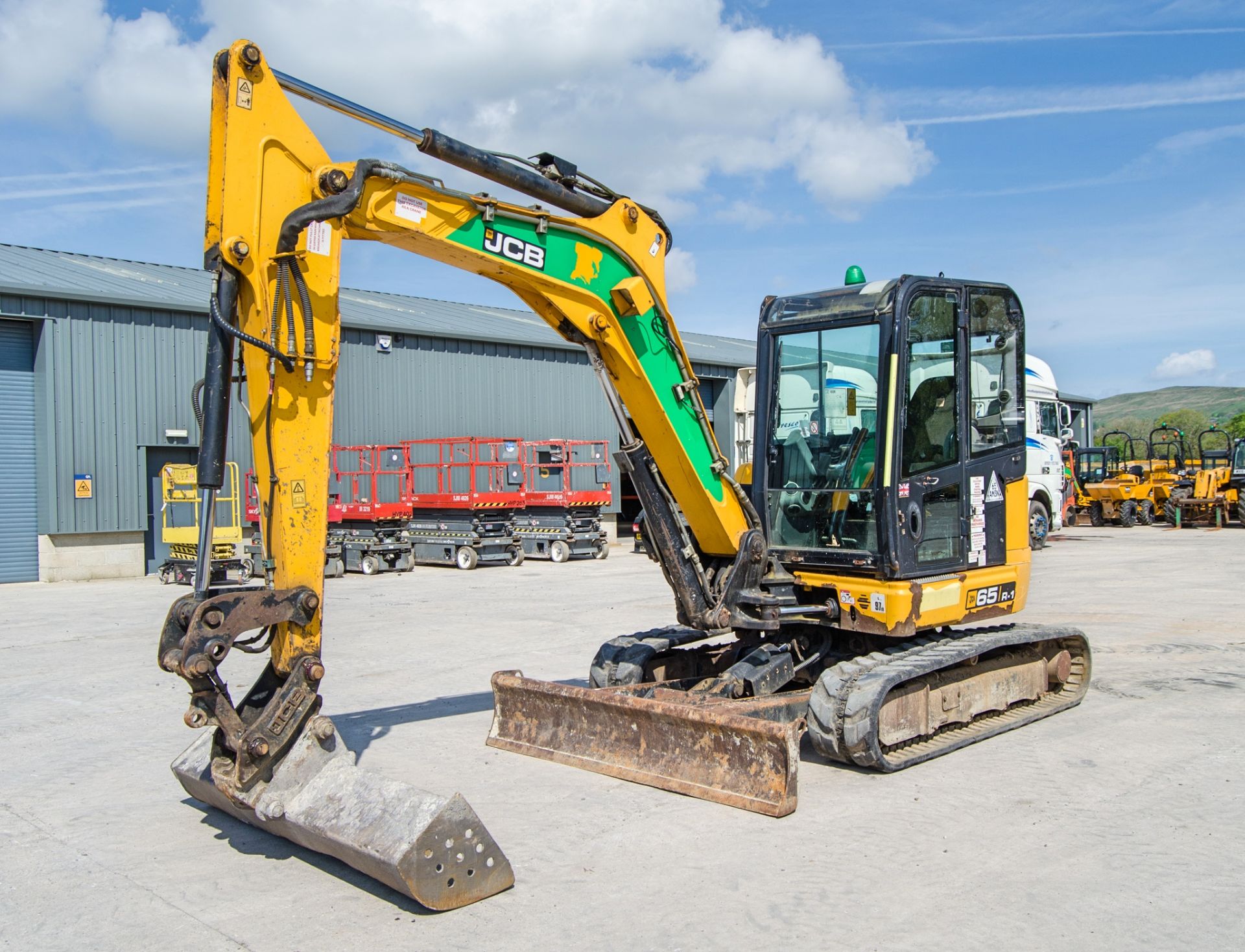 JCB 65R-1 6.5 tonne rubber tracked excavator Year: 2015 S/N: 1914100 Recorded Hours: 714 blade,