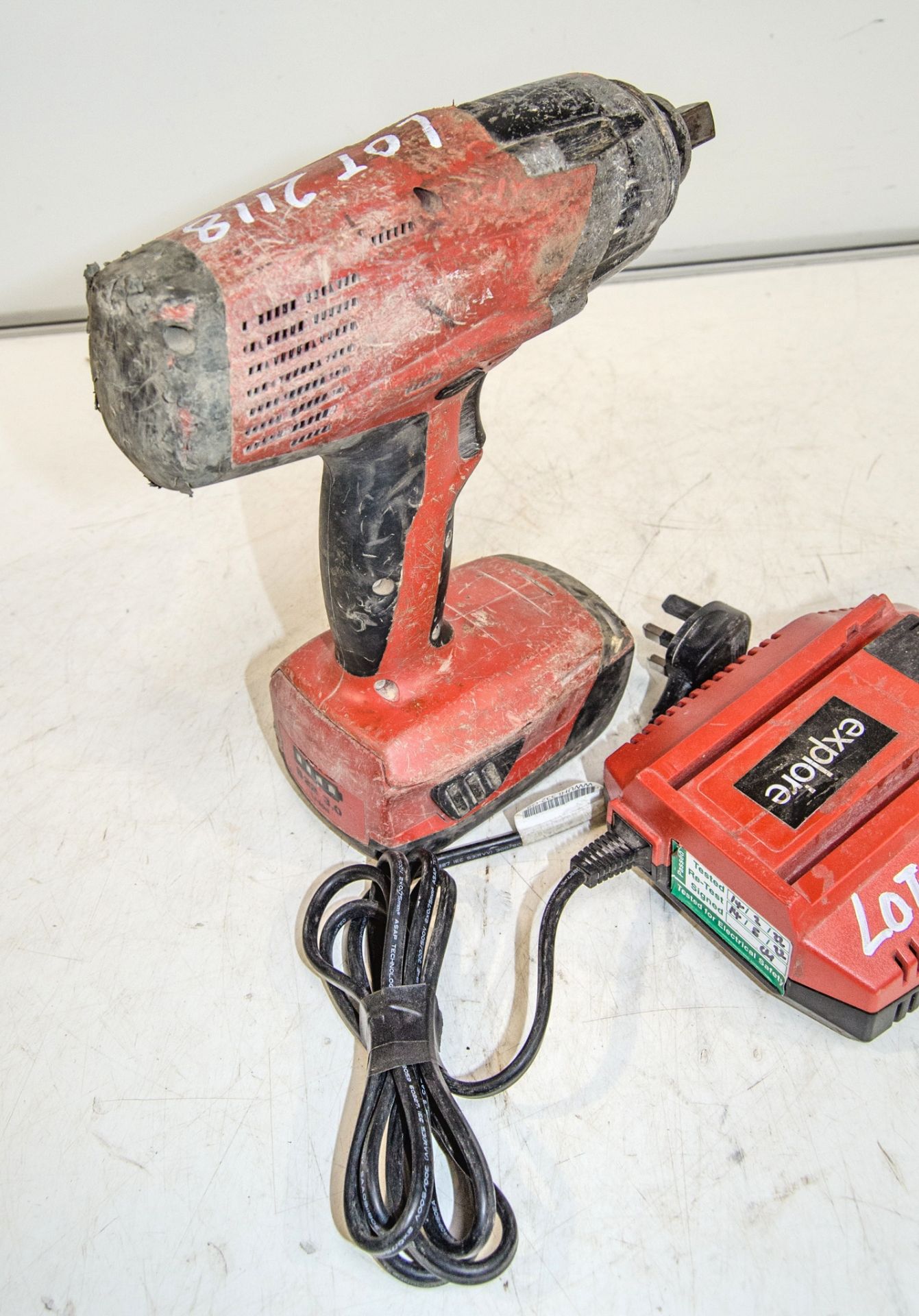 Hilti 22v cordless 1/2 inch drive impact gun c/w battery & charger CIW239 - Image 2 of 2