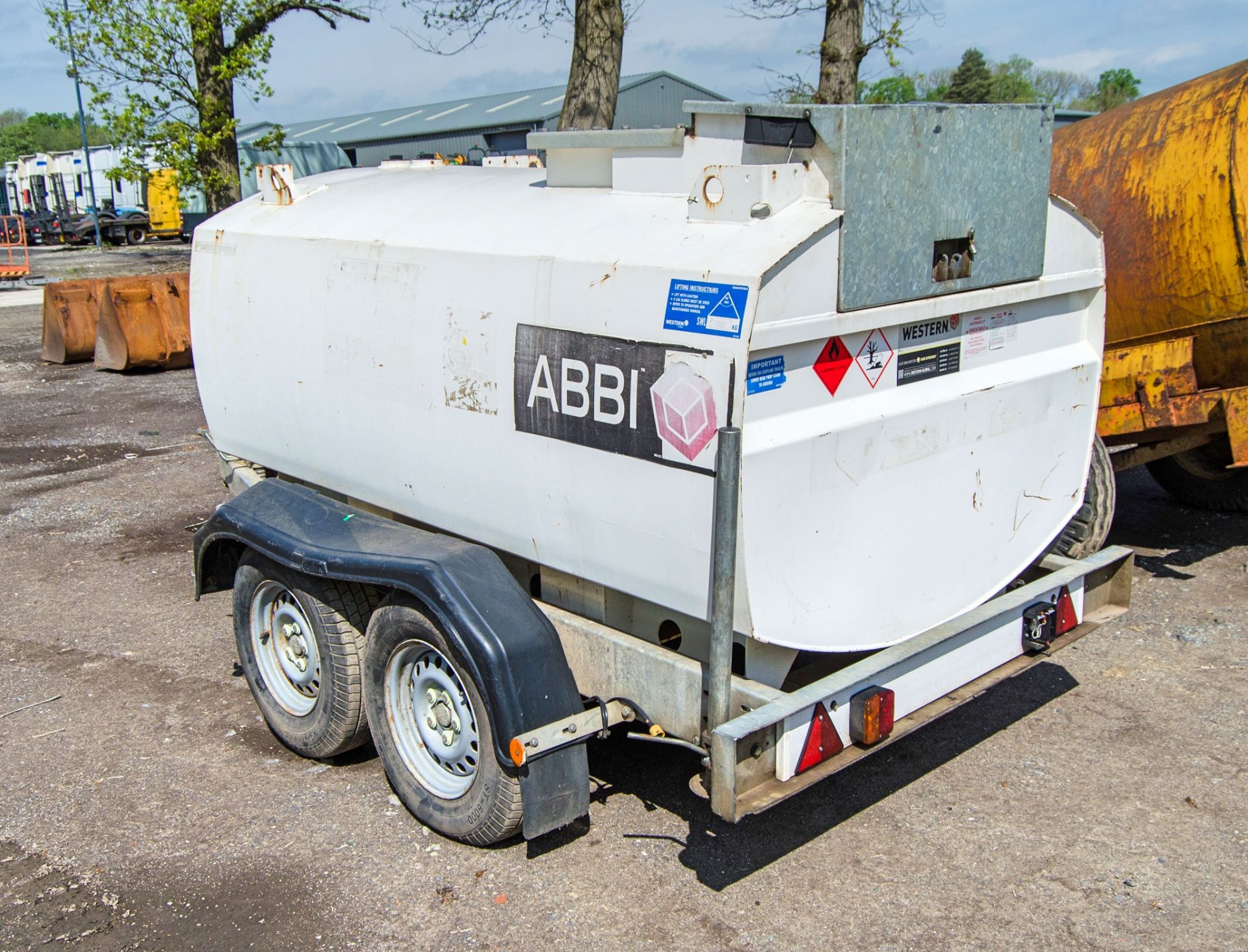 Western Abbi 2000 litre tandem axle fast tow mobile fuel bowser c/w manual pump, delivery hose & - Image 8 of 14