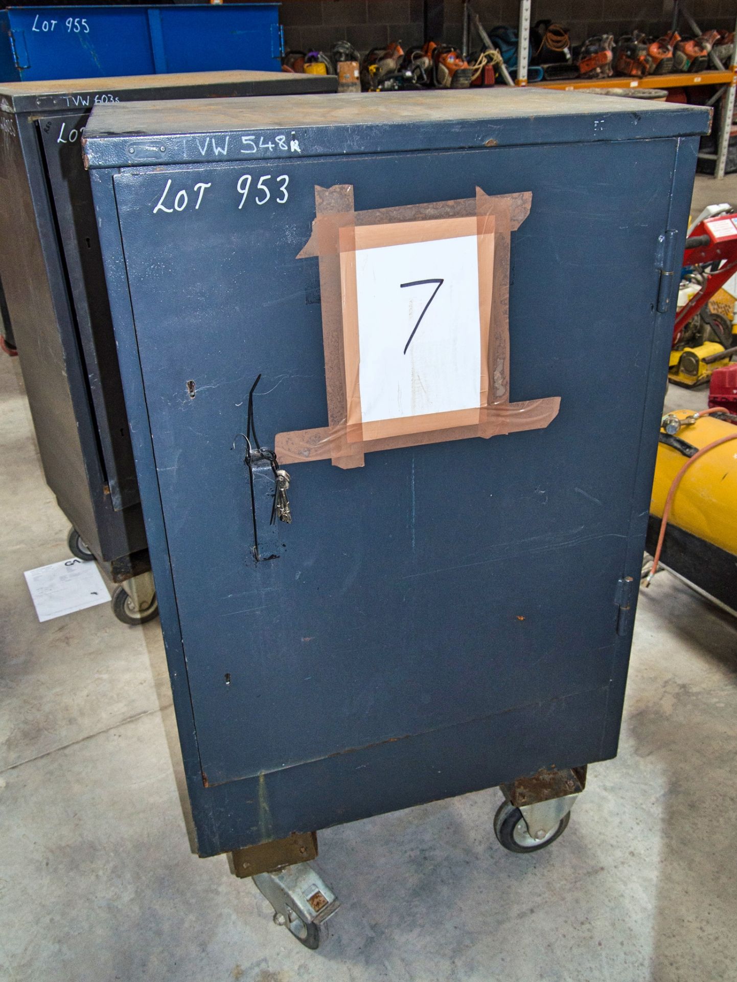 Steel tool cabinet c/w keys TVW548R