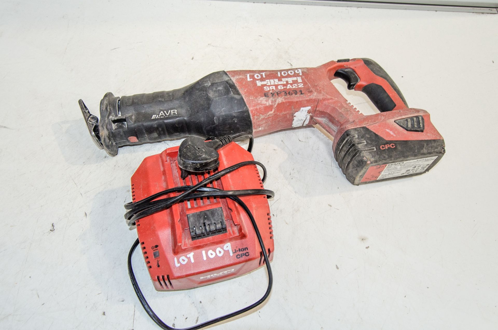 Hilti SR6-A22 22v cordless reciprocating saw c/w battery and charger EXP3671