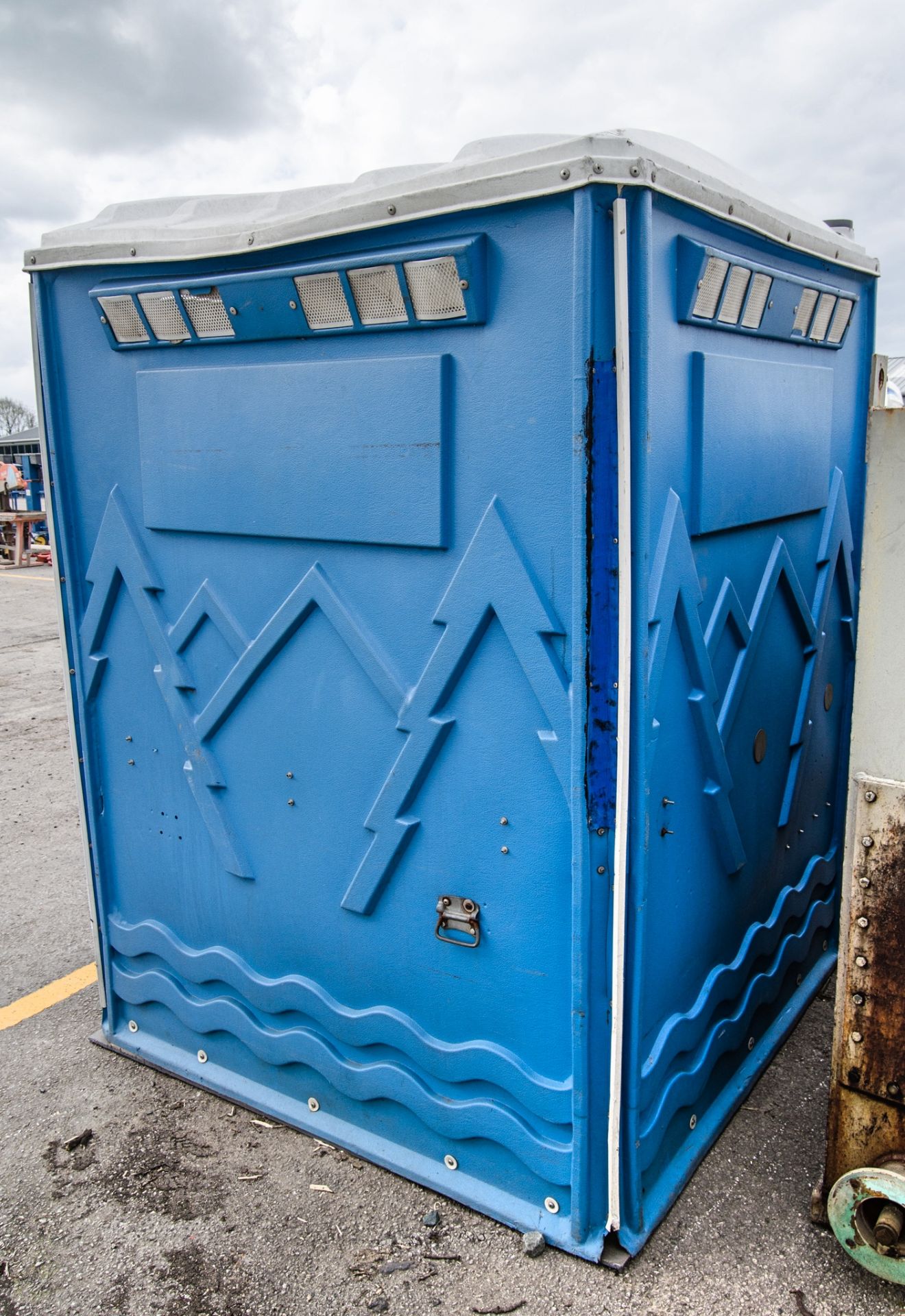 Disabled portable toilet 22087022 - Image 2 of 3
