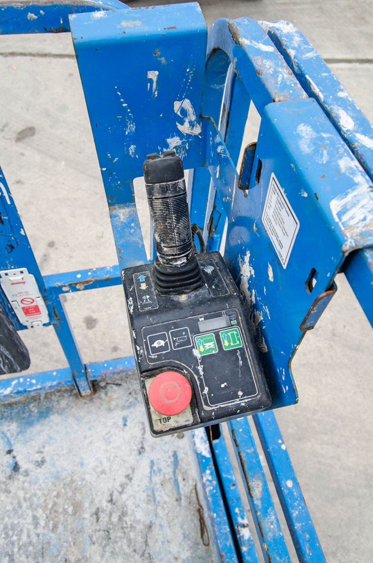 Genie GS4047 battery electric scissor lift access platform Year: 2014 S/N: C-1713 Recorded Hours: - Image 14 of 14