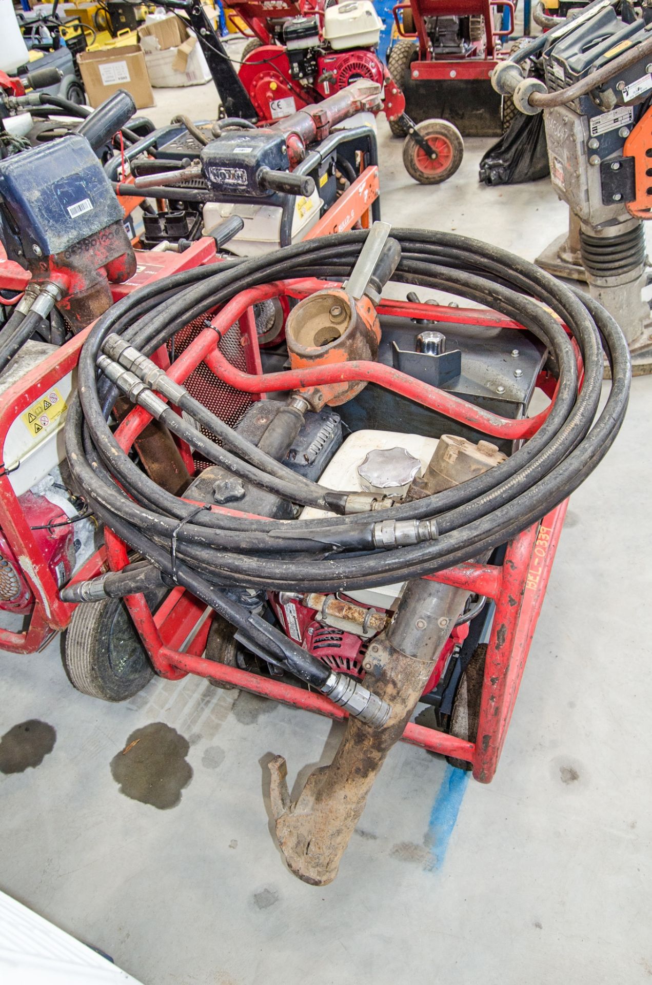 Belle petrol driven hydraulic power pack c/w hoses and hydraulic breaker (in disrepair) BEL0339 - Image 2 of 2