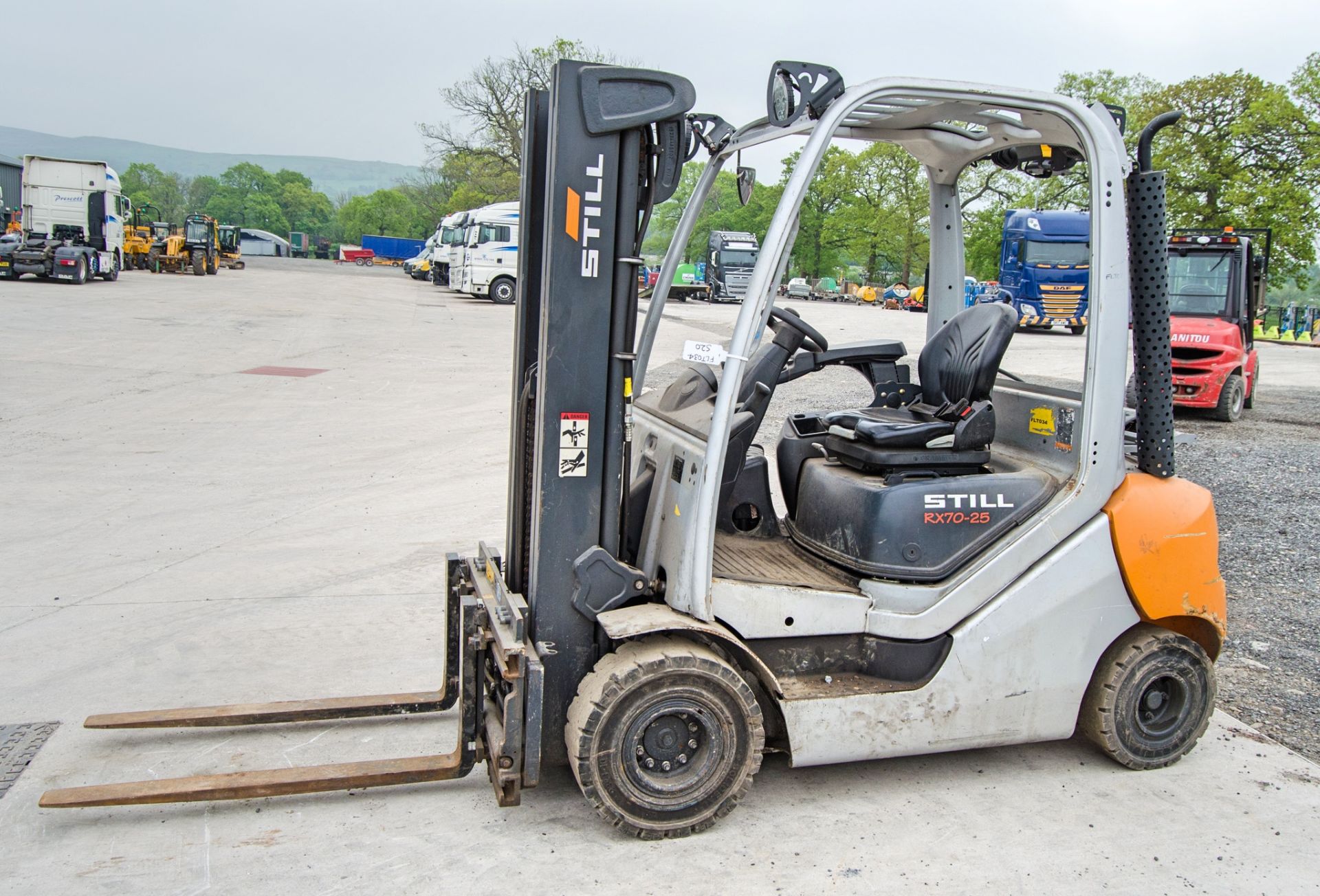 Still RX70-25 2.5 tonne gas powered fork lift truck Year: 2015 S/N: F000176 Recorded Hours: 9561 - Image 8 of 19