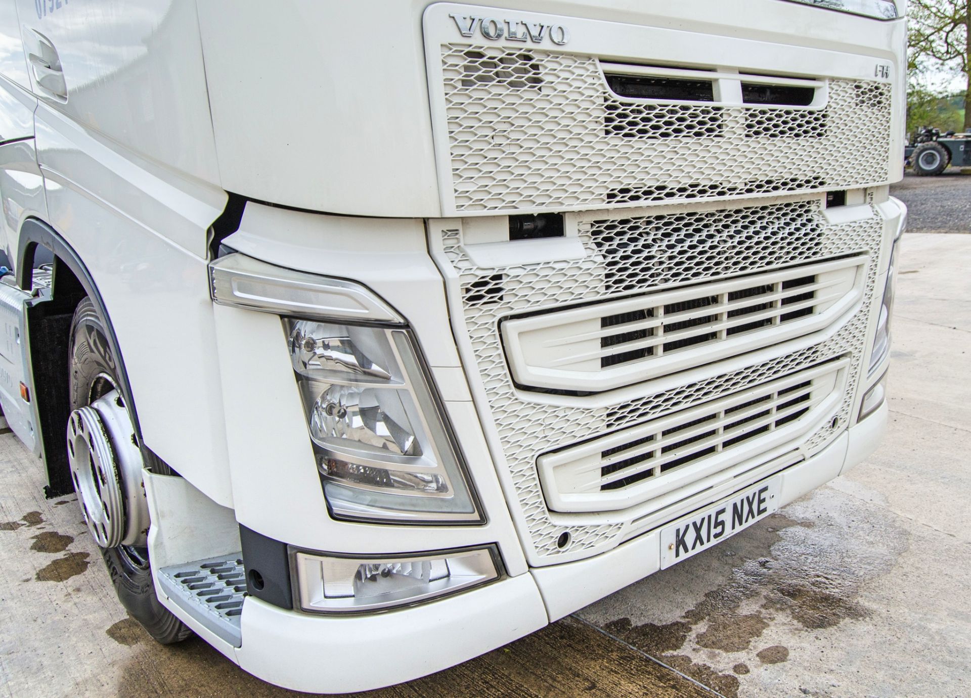 Volvo FH 6x2 tractor unit Registration Number: KX15 NXE Date of Registration: 10/04/2015 MOT - Image 12 of 38