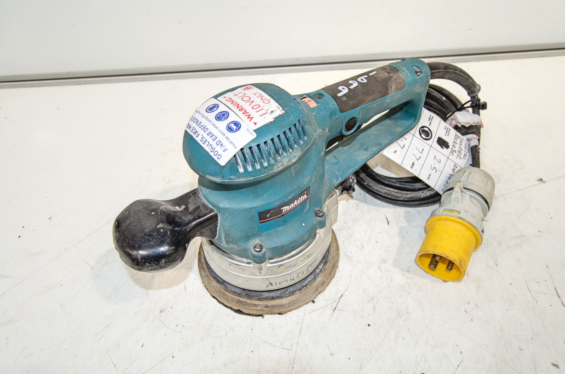 Makita BD6038 110v orbital sander A1094888