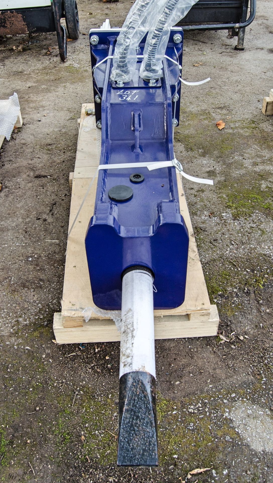 Hirox HDX20 hydraulic breaker to suit 5 tonne excavator Pin diameter: 45mm Pin centres: 240mm Pin - Image 3 of 4
