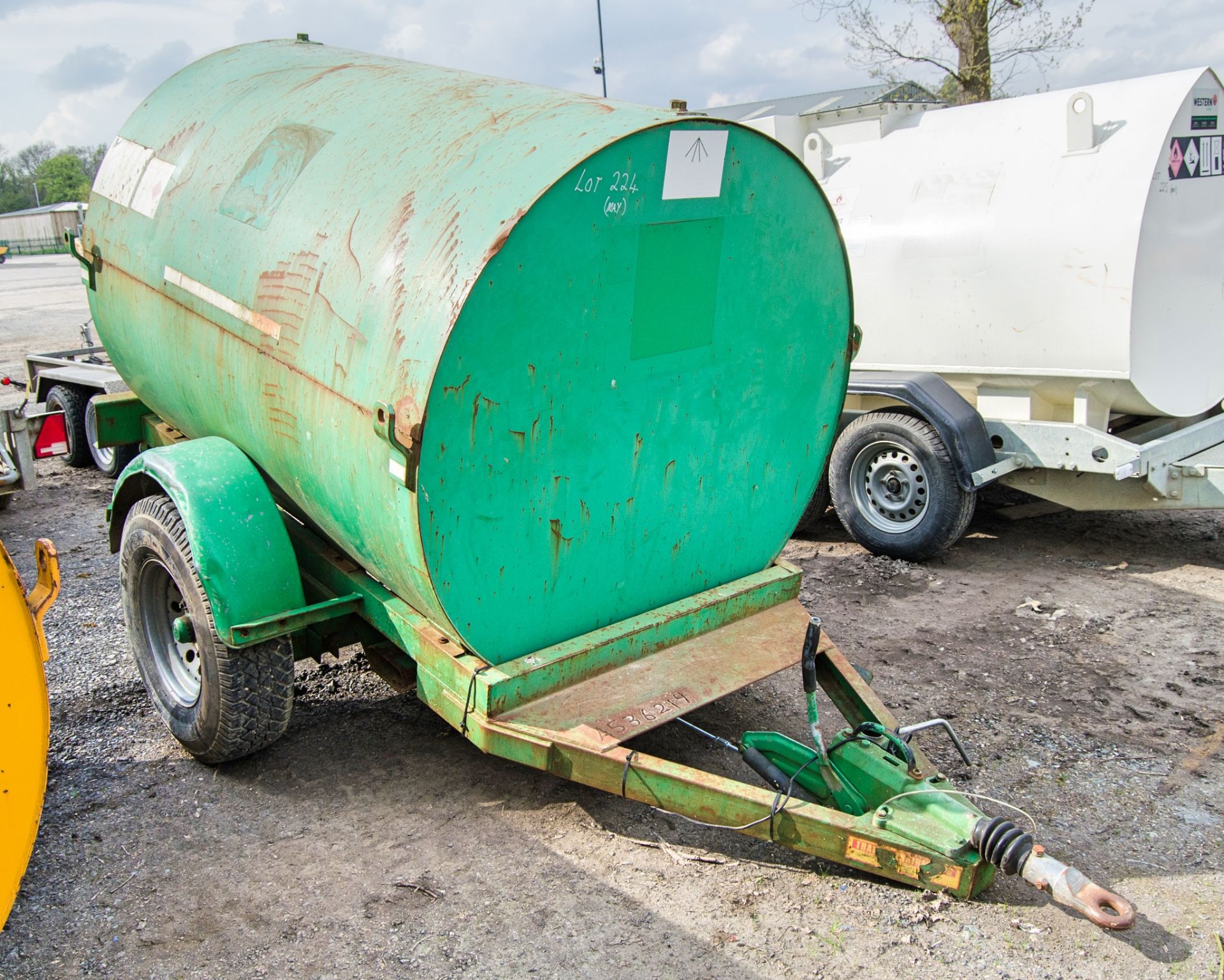 Trailer Engineering 2140 litre single axle fast tow mobile bunded fuel bowser c/w manual pump. - Image 2 of 7