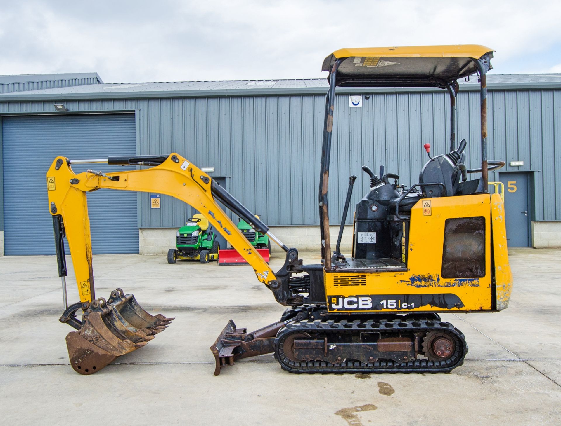 JCB 15C-1 1.5 tonne rubber tracked mini excavator Year: 2019 S/N: 2710238 Recorded Hours: 1142 - Image 8 of 23