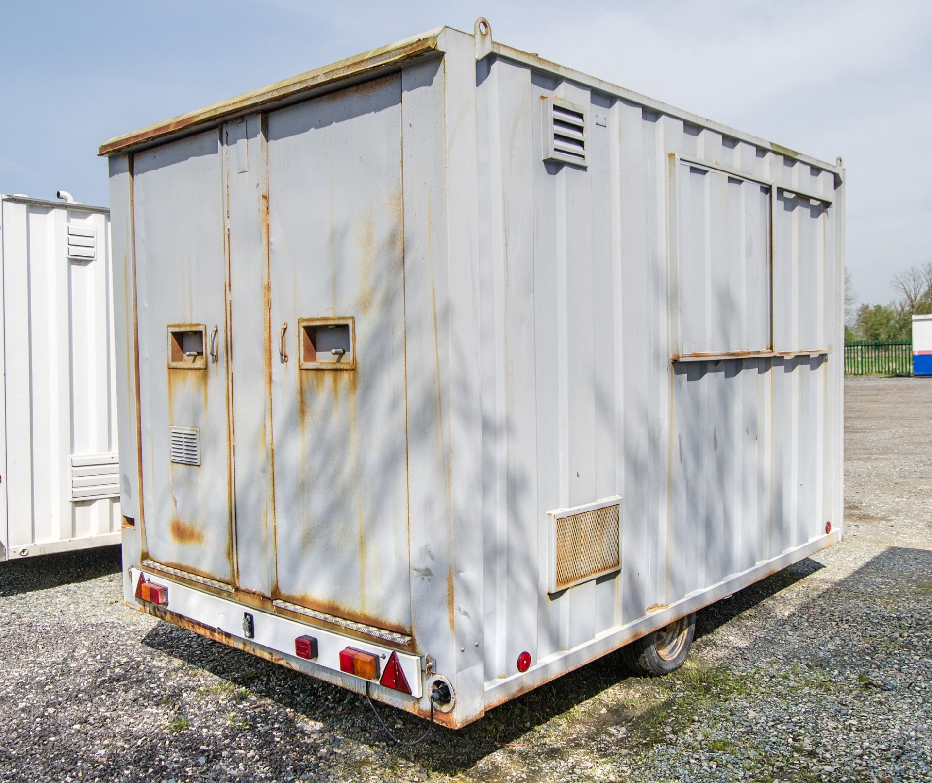 Groundhog 12ft x 8ft steel anti-vandal mobile welfare site unit Comprising of: canteen area, - Image 3 of 12