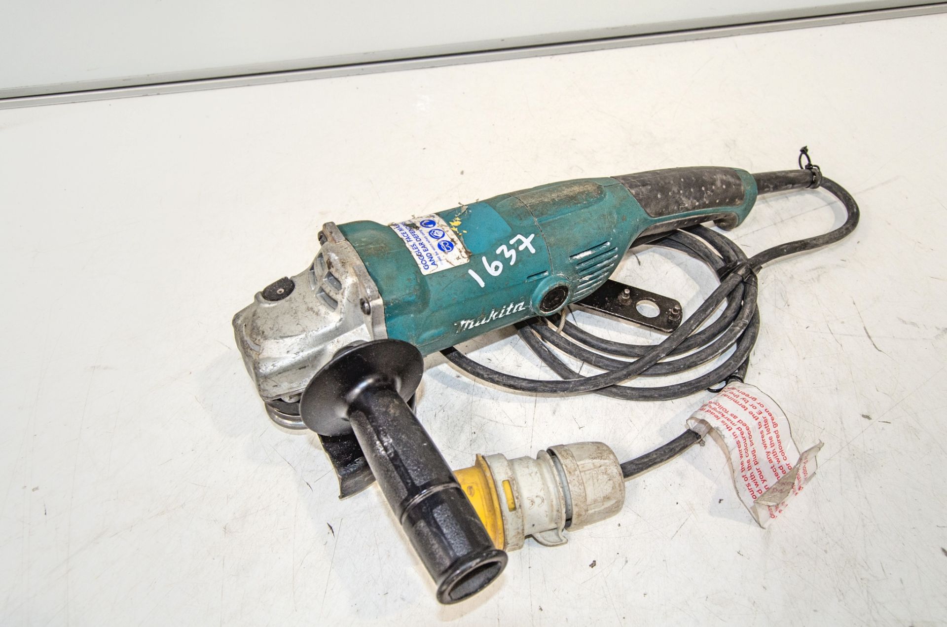 Makita GA5021 110v 125mm angle grinder A1207578 - Image 2 of 2