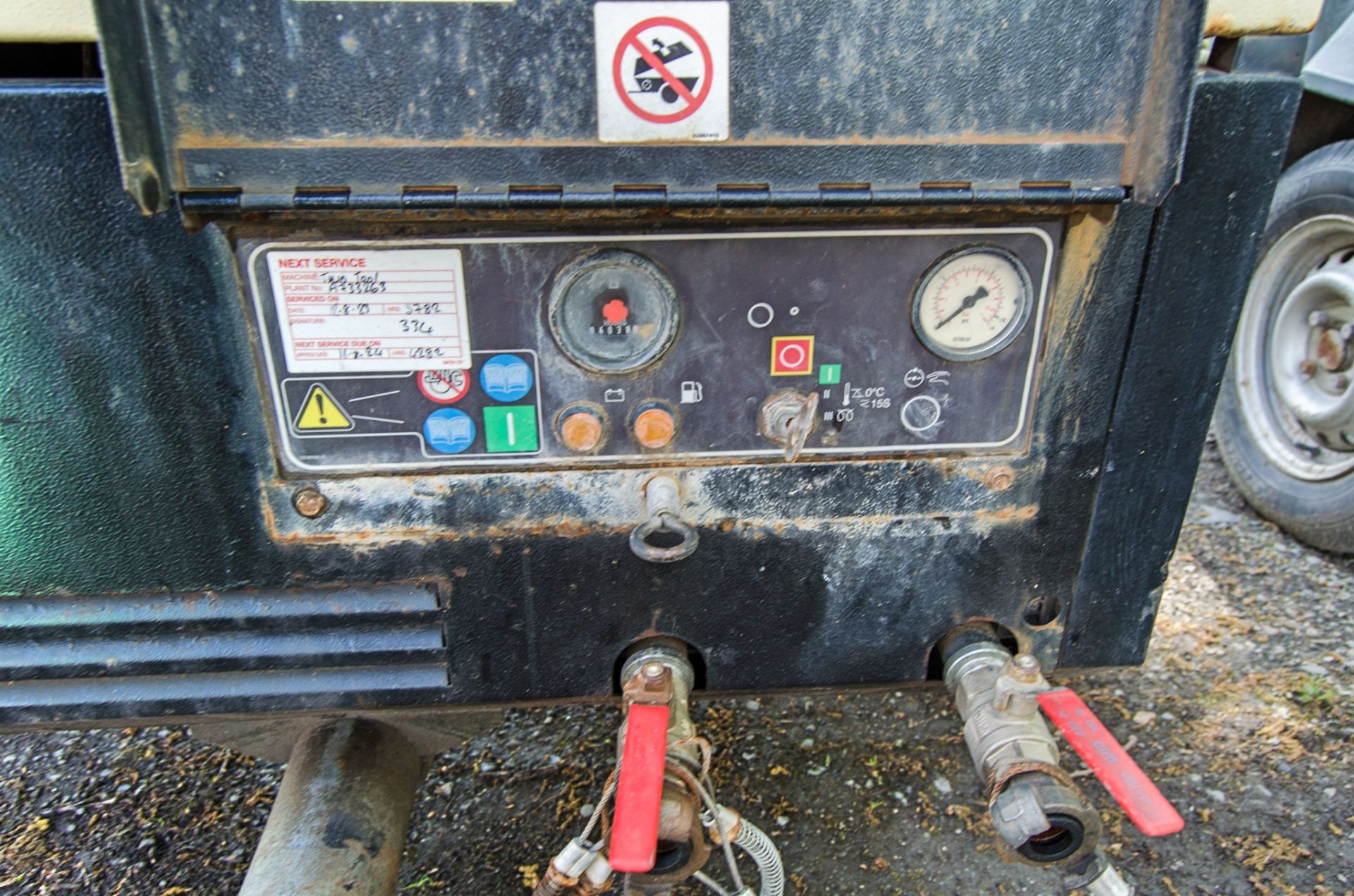 Doosan 741 diesel driven fast tow mobile air compressor Year: 2016 S/N: 434233 Recorded Hours: - Image 9 of 11