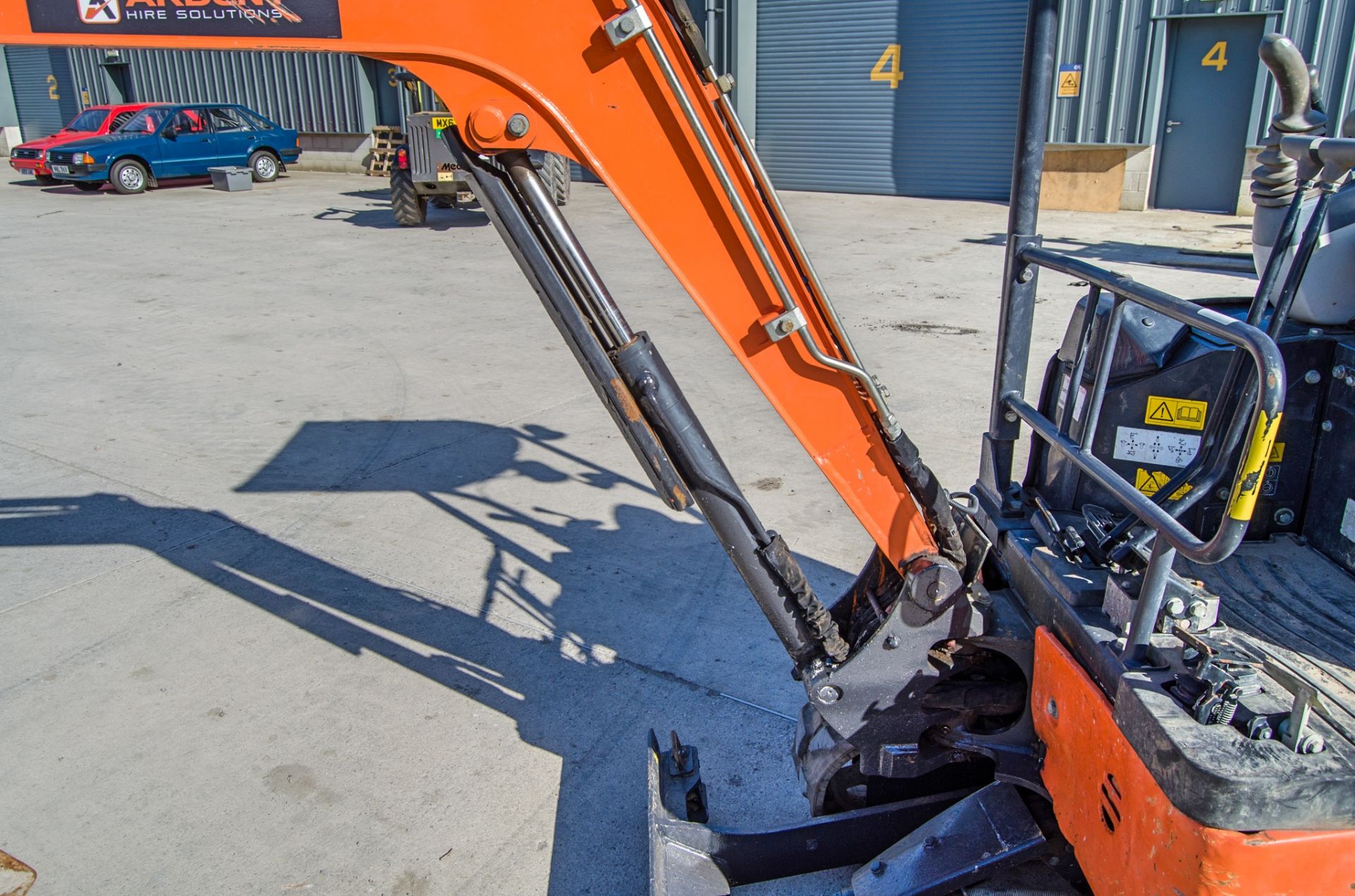 Hitachi Zaxis 19U 1.9 tonne rubber tracked mini excavator Year: 2018 S/N: 22833 Recorded Hours: - Image 17 of 26