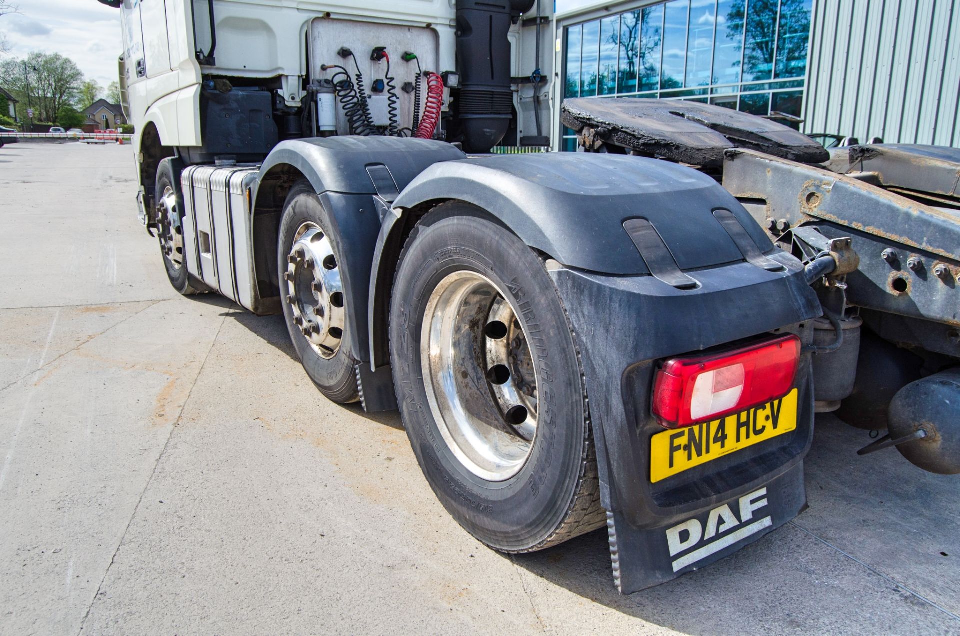 DAF XF 460 Euro 6 6x2 tractor unit Registration Number: FN14 HCV Date of Registration: 02/03/2014 - Image 11 of 33