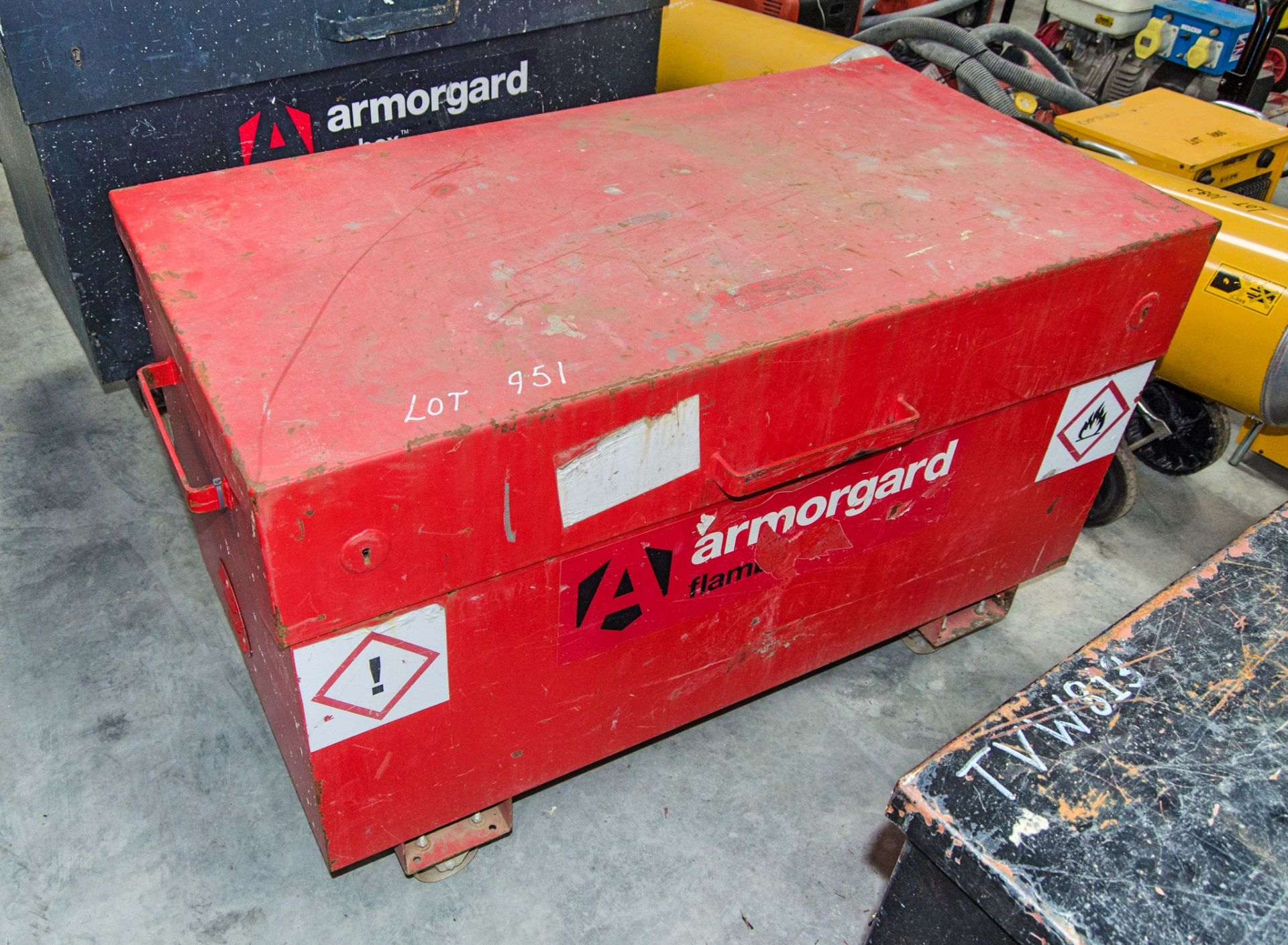 Armorgard steel tool store c/w keys FS062