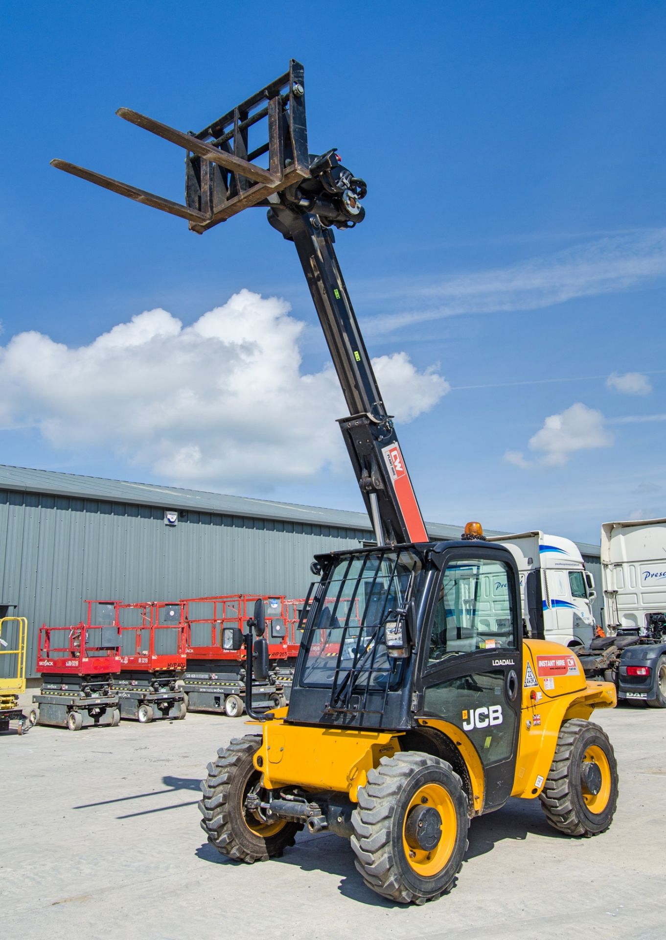 JCB 520-40 4 metre telescopic handler Year:2019 S/N: 2799255 Recorded Hours: 616 CW21628 - Image 9 of 22