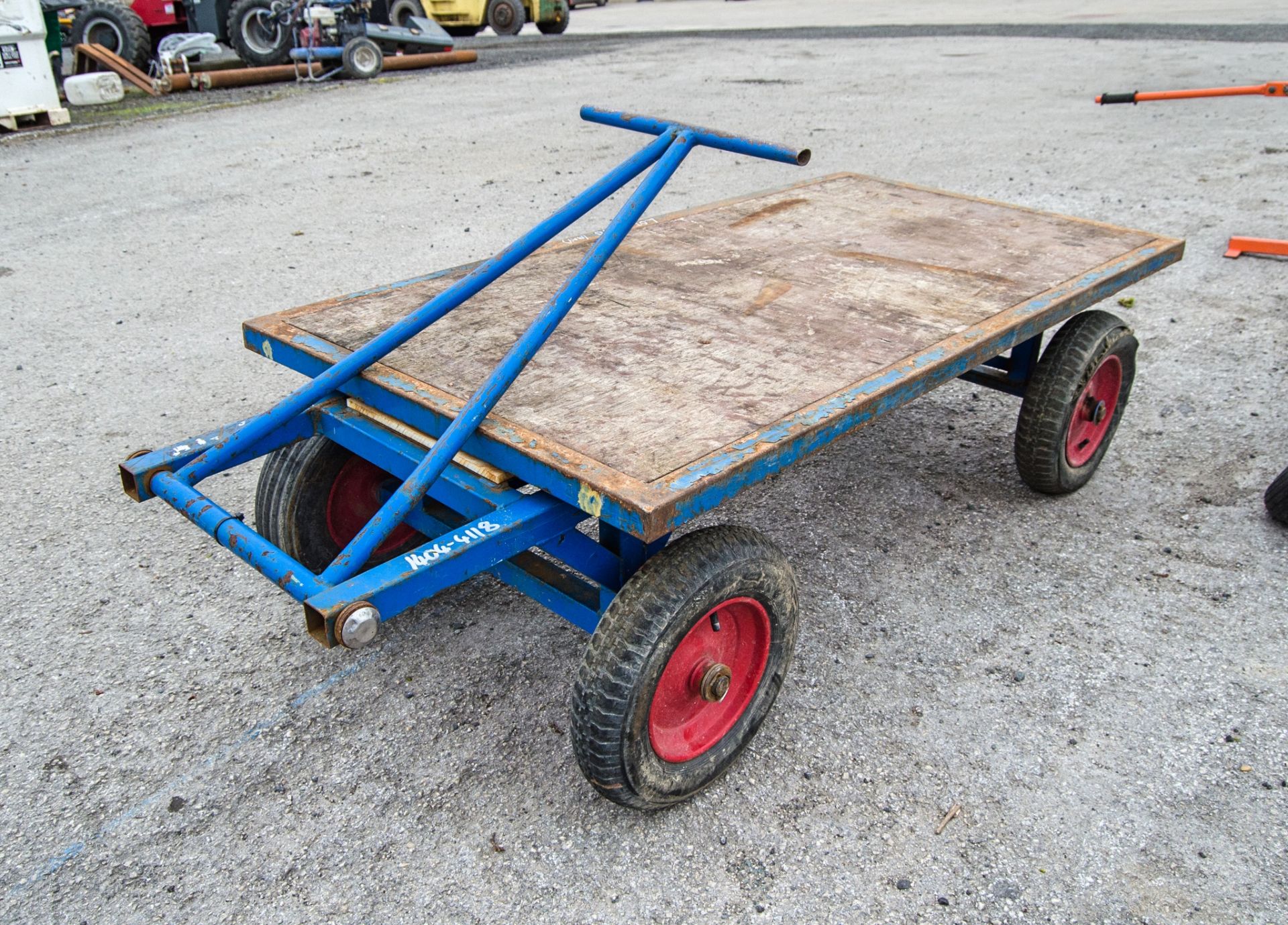 Warehouse turntable trolley 14044118 ** 1 - tyre ripped**