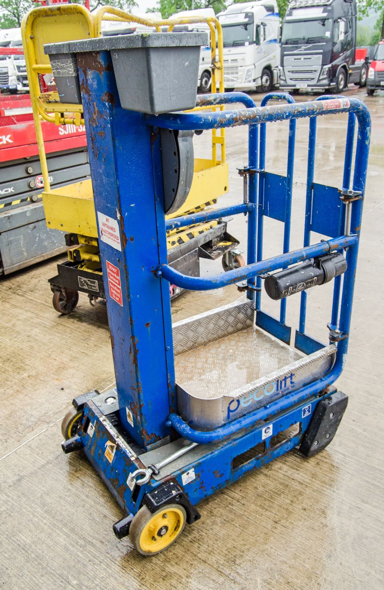 Power Towers Peco Lift manual vertical mast access platform A625224 - Image 2 of 3