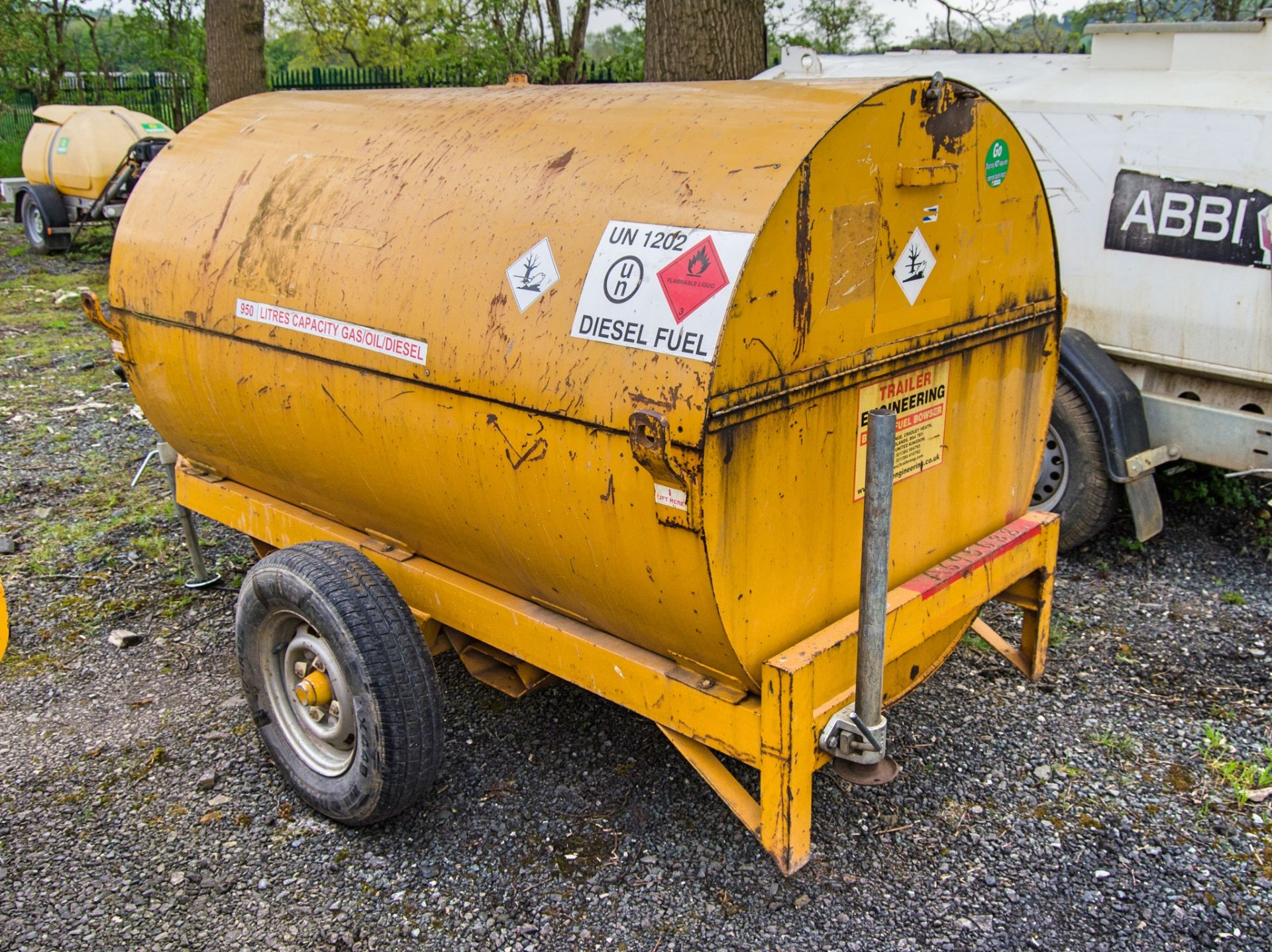 Trailer Engineering 950 litre single axle site tow mobile bunded fuel bowser c/w manual pump, - Image 4 of 7