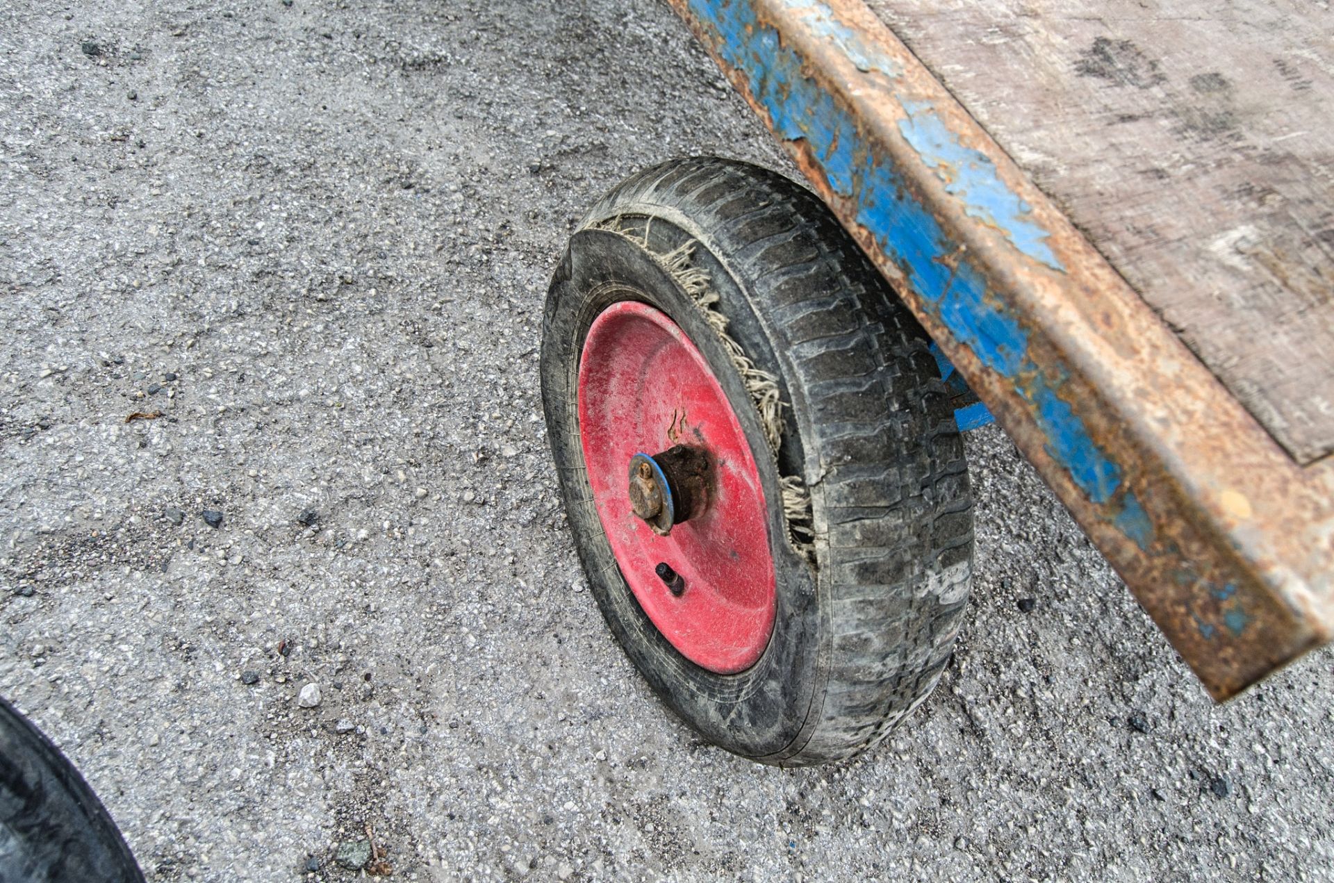 Warehouse turntable trolley 14044118 ** 1 - tyre ripped** - Image 3 of 3