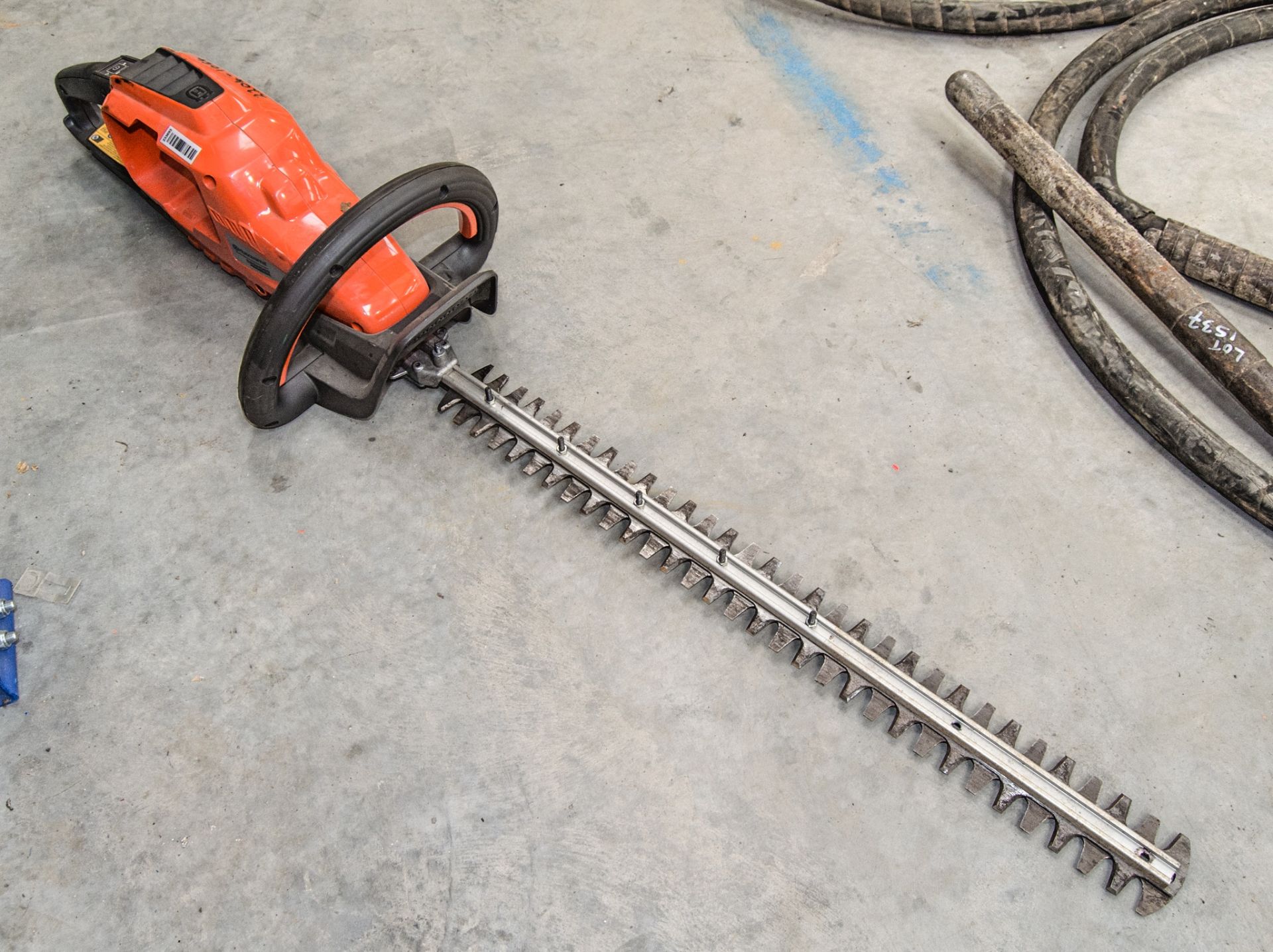 Husqvarna 520iHD60 battery electric hedge trimmer ** No battery or charger 22041064 - Image 2 of 2