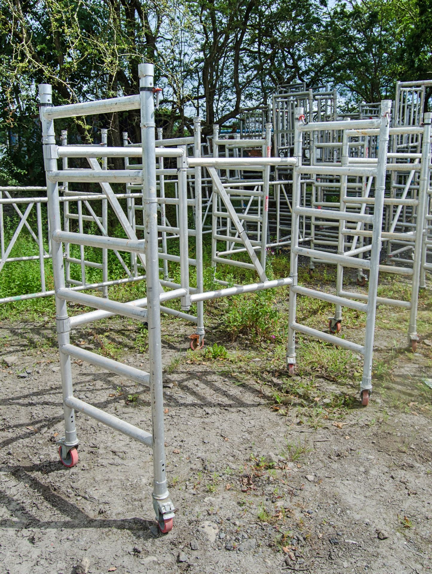 Aluminium mobile scaffold base frame